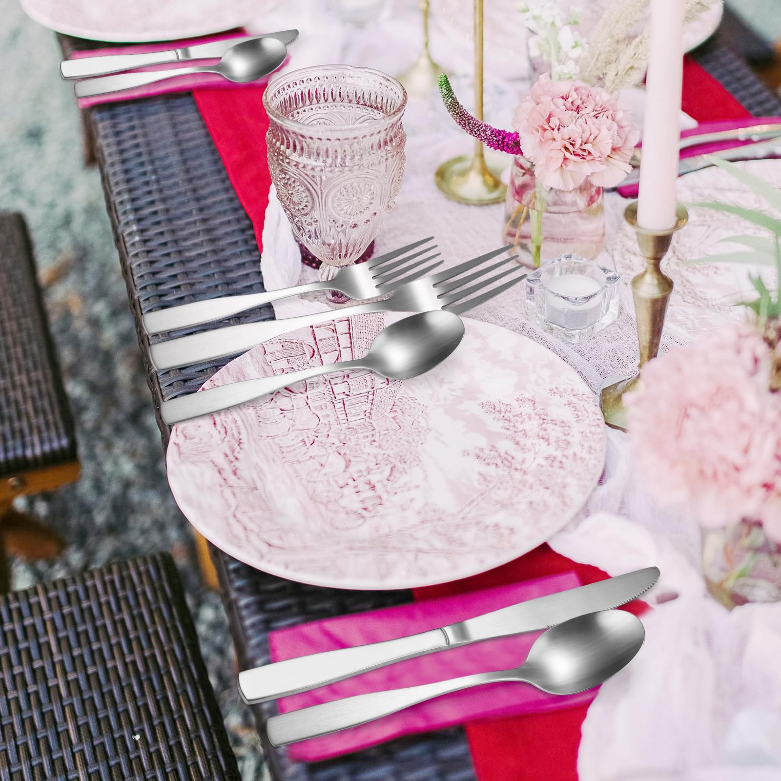 Versatile 30 piece flatware set for home bar and restaurant