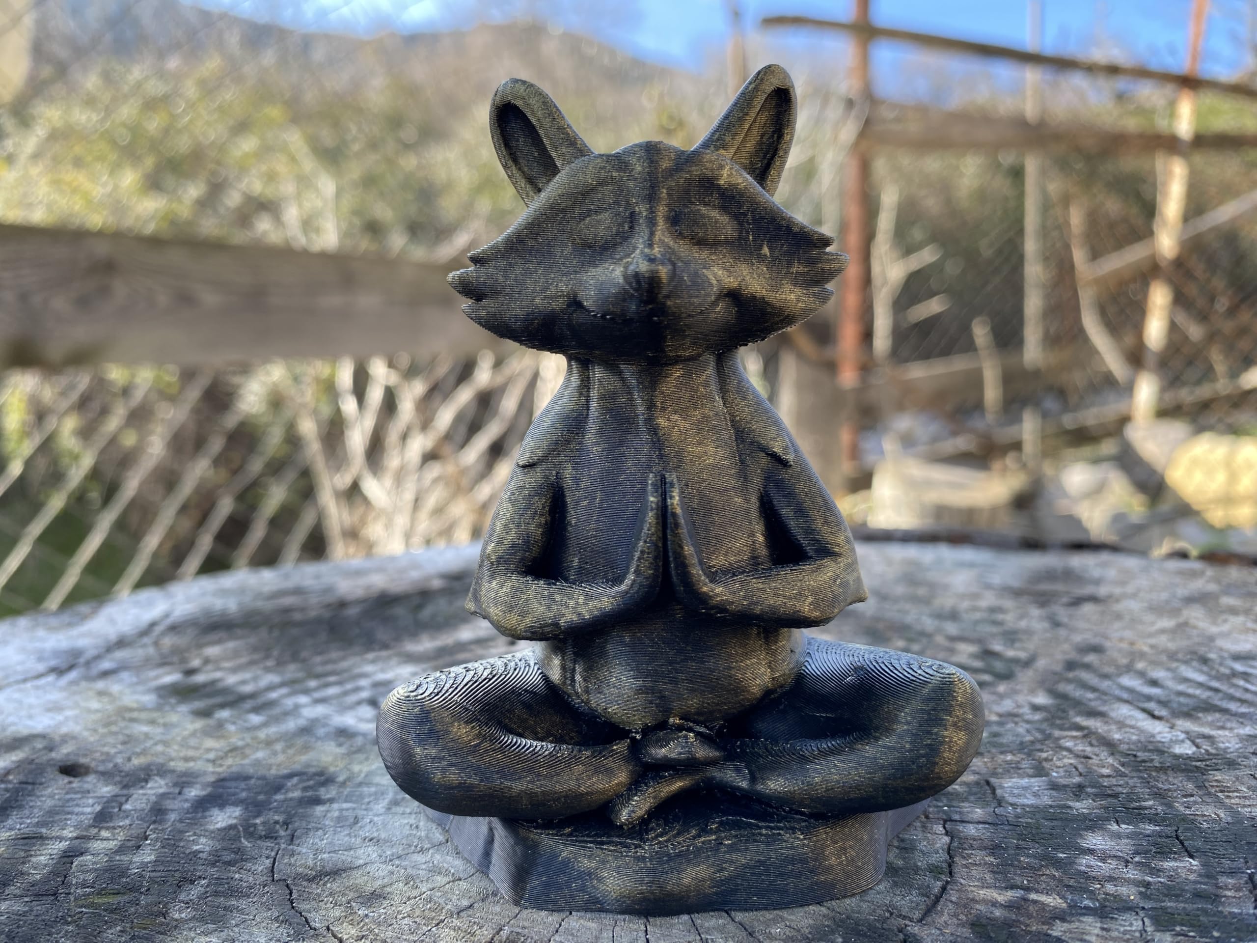 Raccoon figurine decor suitable for desk and shelf