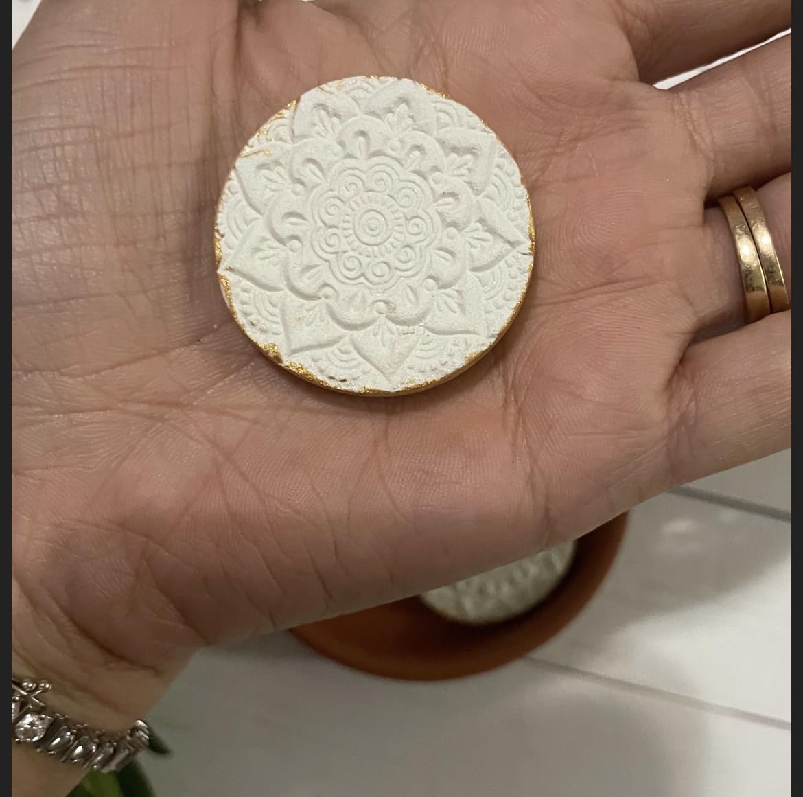 Approximately 1 inch diameter diffuser stones for oil diffusion