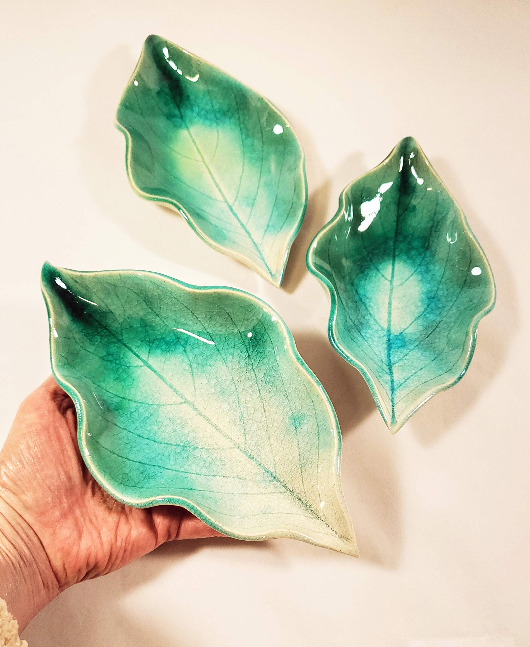 USA handmade hydrangea leaf dish set display