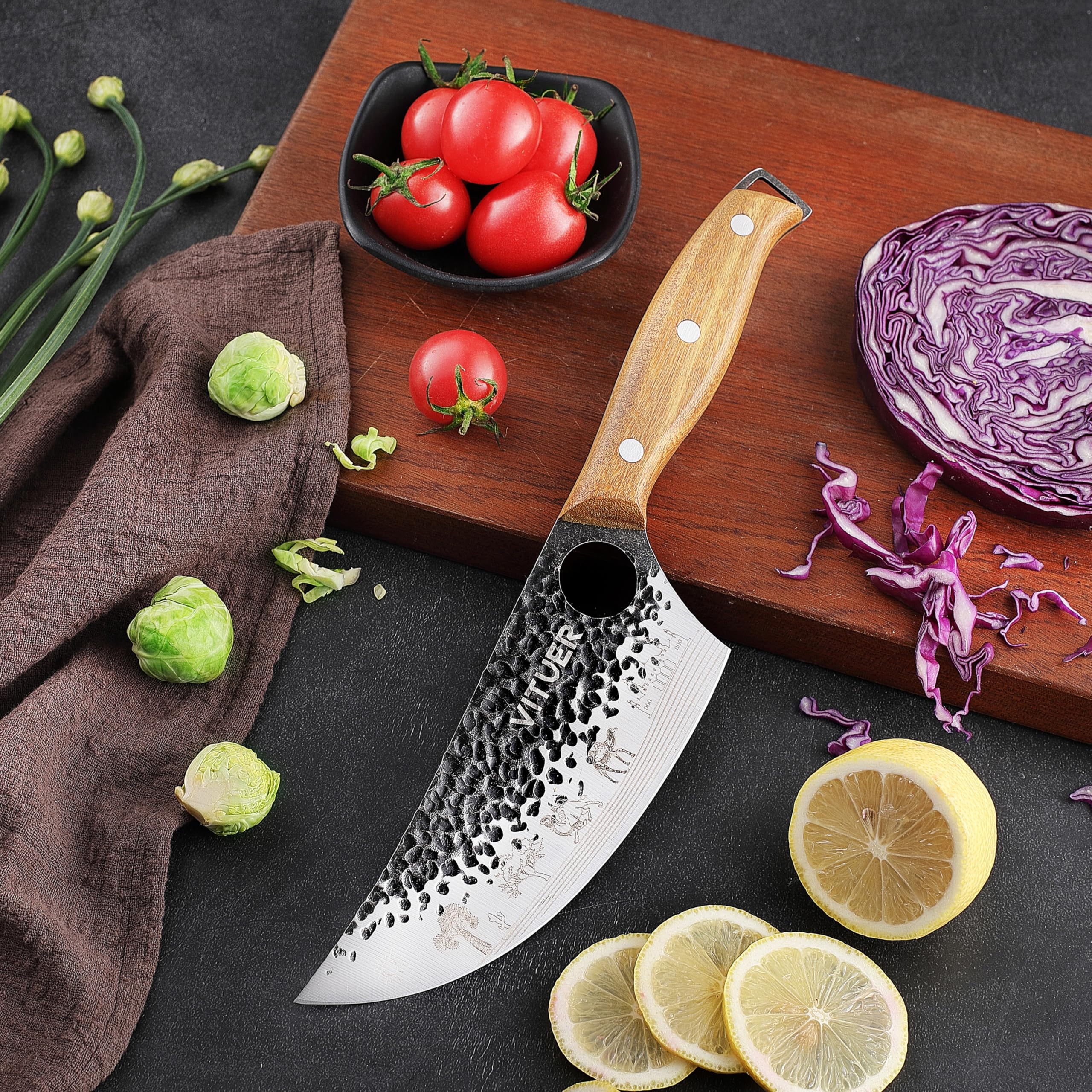 Knife set suitable for indoor and outdoor kitchen use