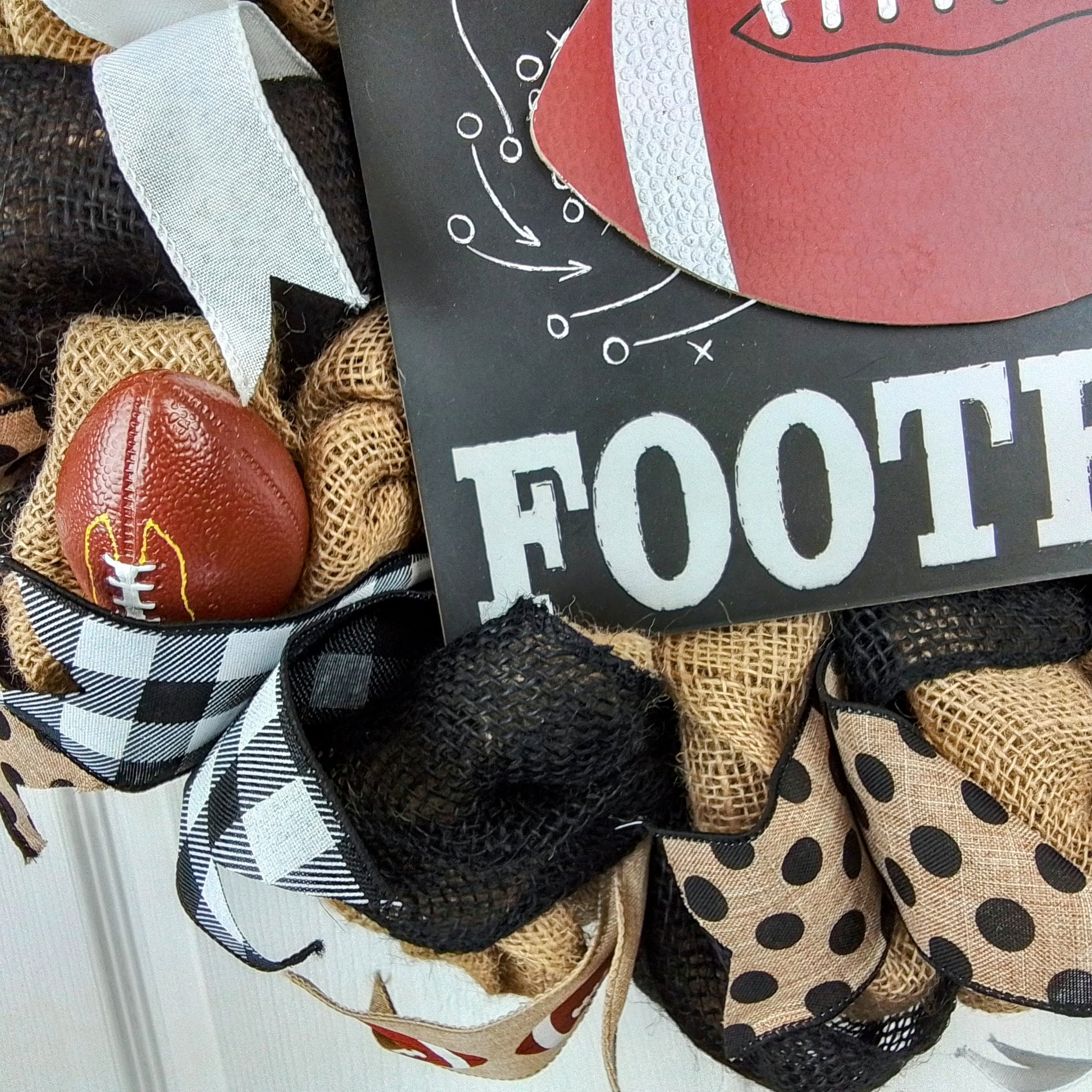 Indoor and outdoor wreath suitable for fall decor