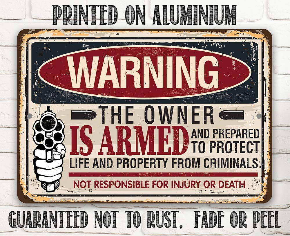 Fence display no trespassing and private property sign