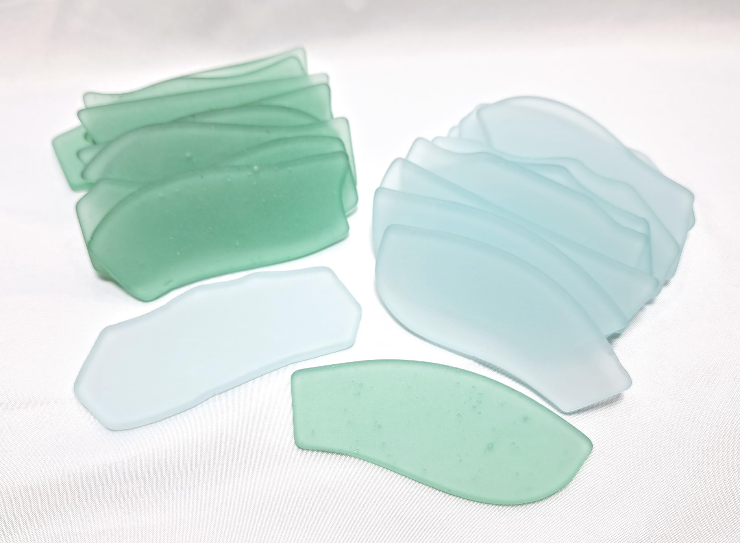 Blank sea glass place cards with flat surfaces and frosted surfaces