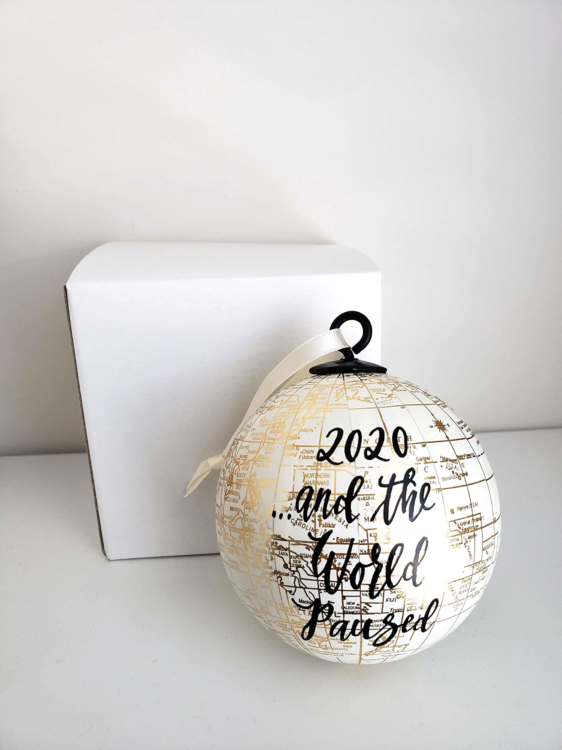 Shatterproof Christmas bauble for holiday tree