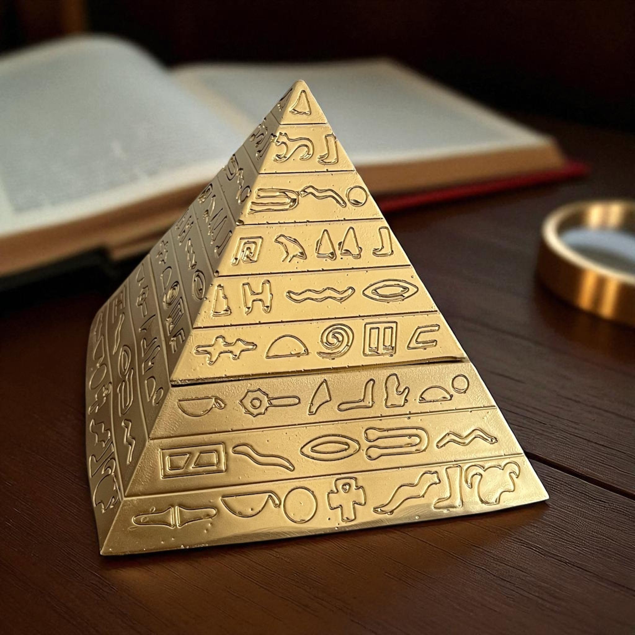 Ashtray also functions as a jewelry box
