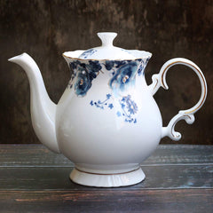 Vintage teapot capacity about 41 oz 5.5 cups