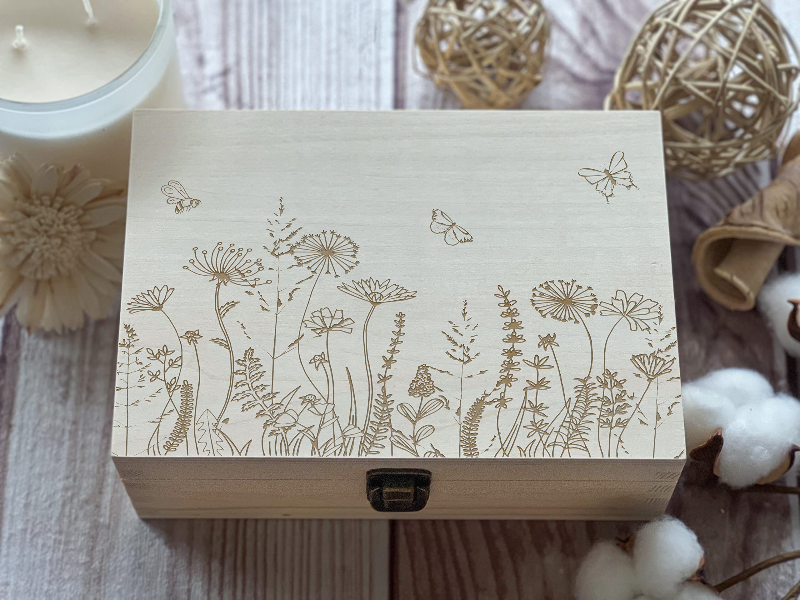 External and internal dimensions of Flowers And Butterflies wooden box 8.5 x 6 x 3 in / 7.8 x 5.37 x 2.5 in