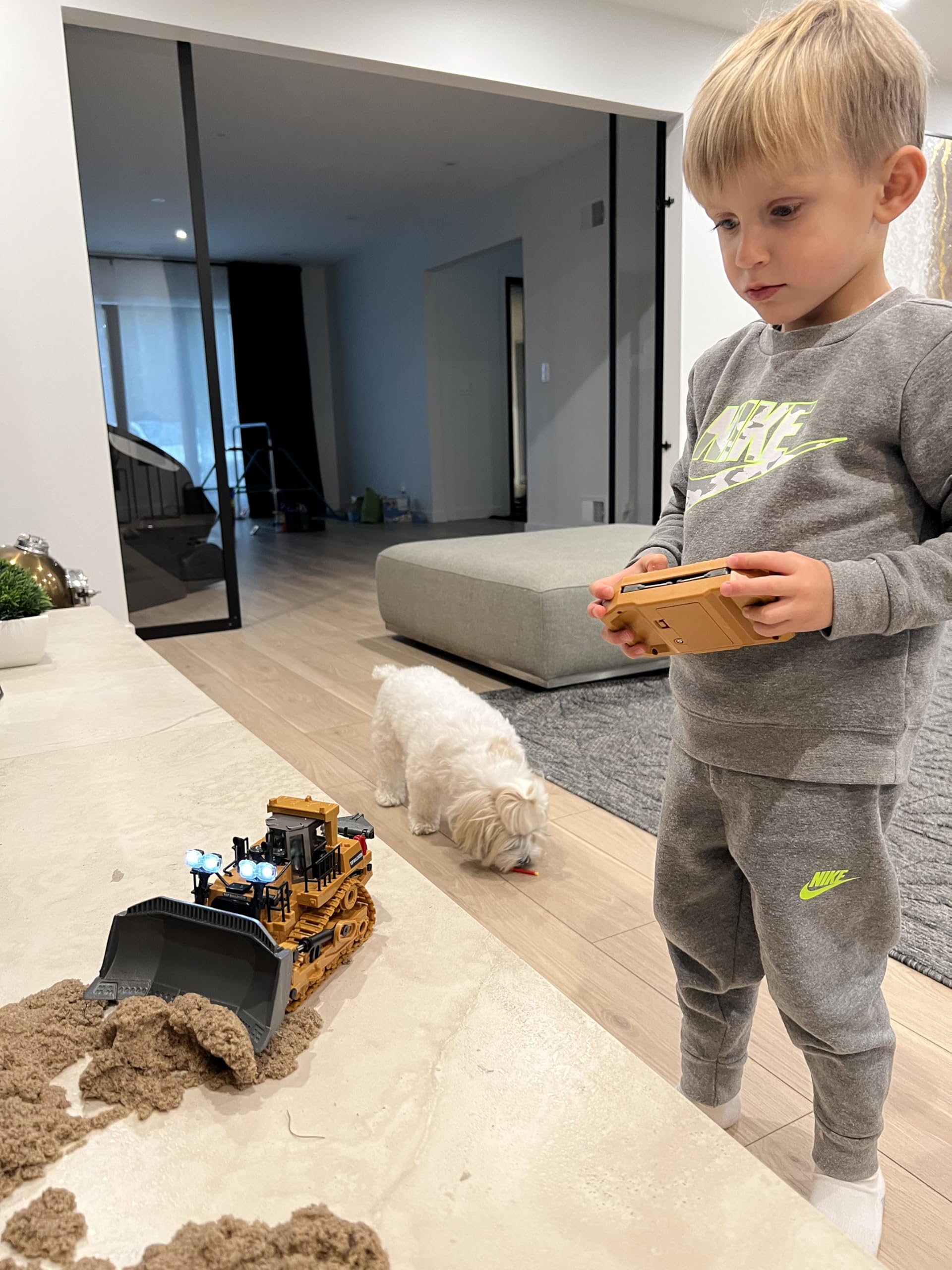 KIDMARKT 2x400mAh battery included with RC bulldozer