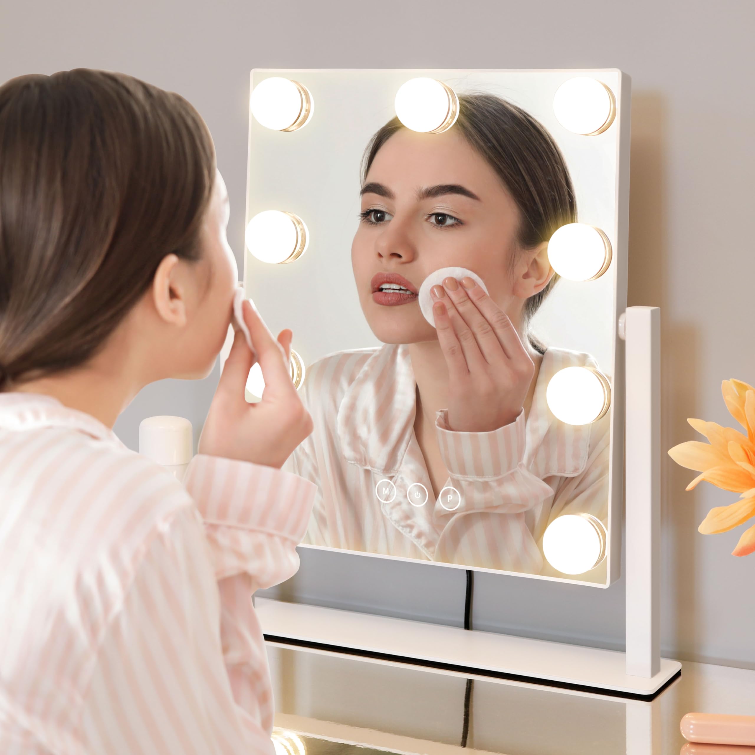 Touch-sensitive control panel on Kotdning mirror