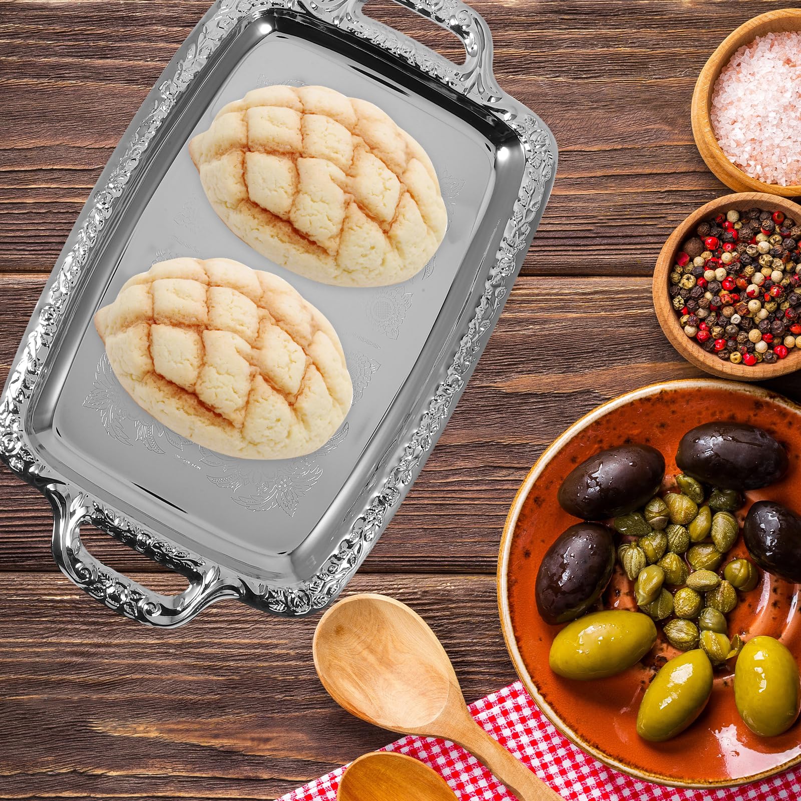 Lacquered metal tray with sturdy construction