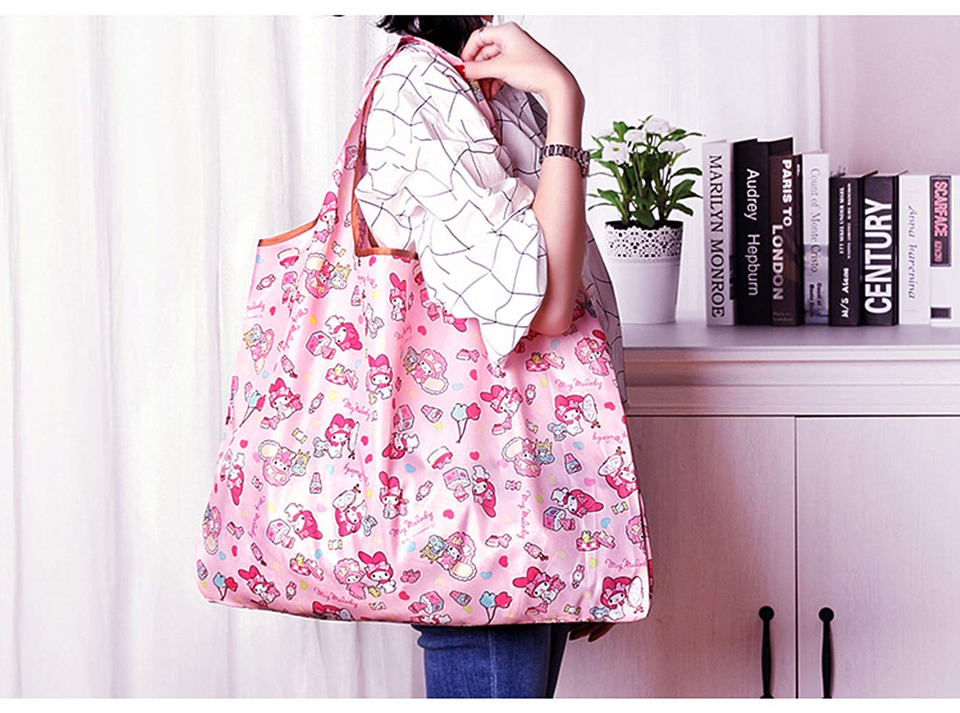 Foldable tote bag for compact storage