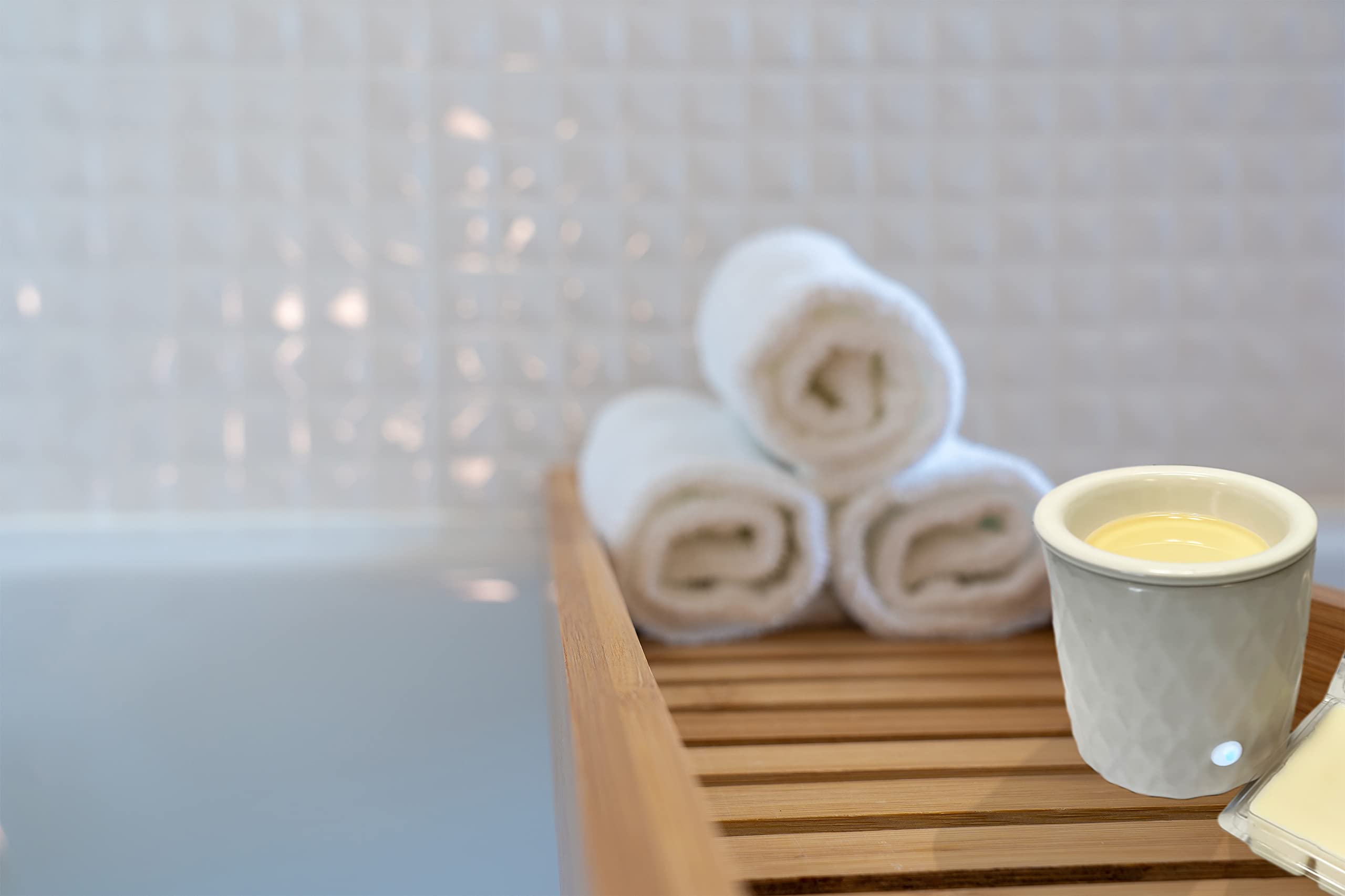 Magnolia scented melts for bedroom bathroom office