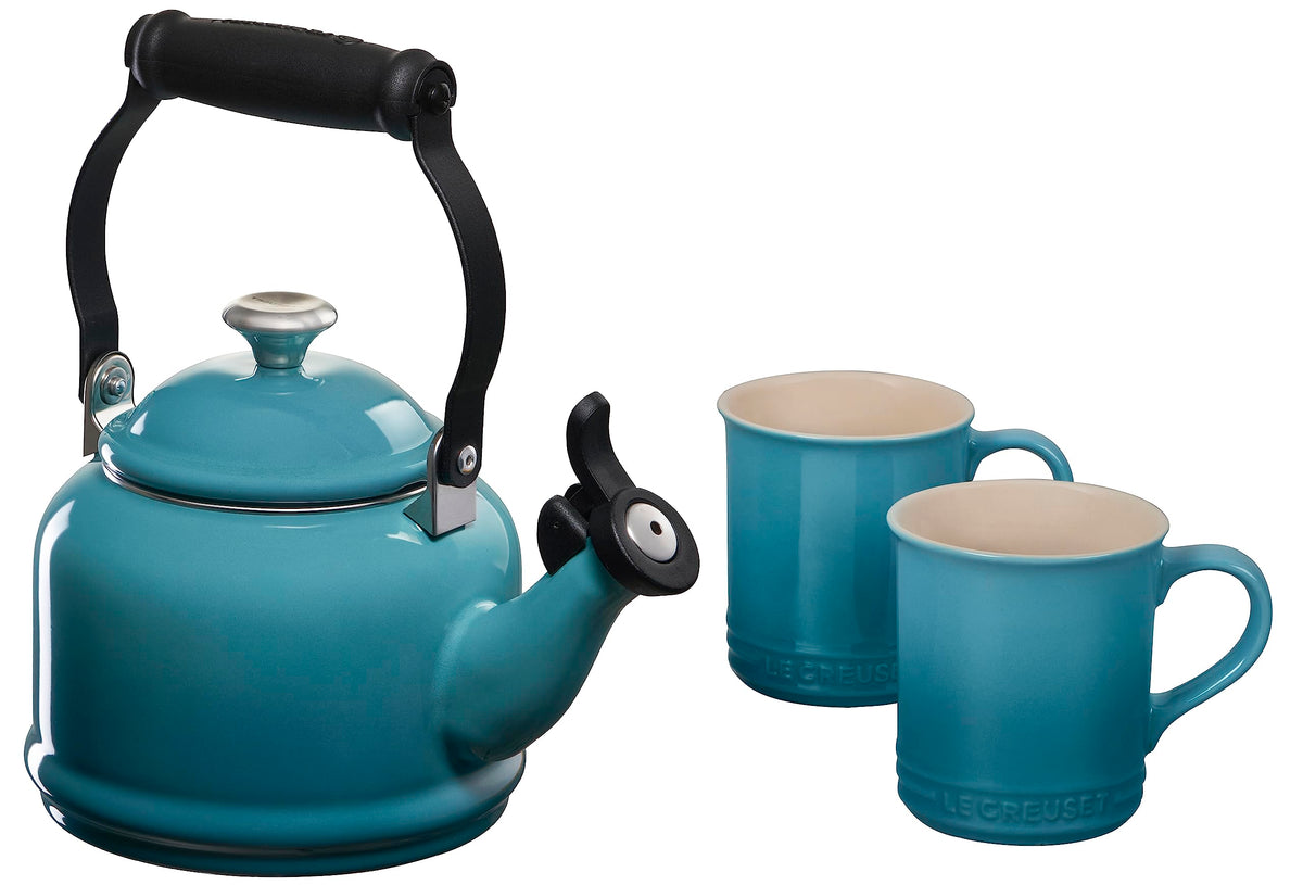 Le Creuset Demi Kettle 1.25 qt Caribbean with two mugs
