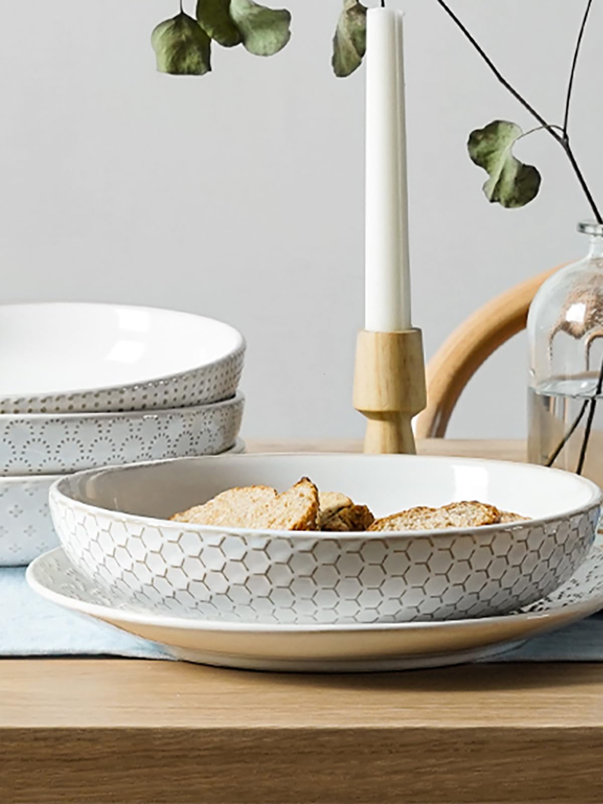 Smooth inner glaze on LE TAUCI pasta bowls 42oz