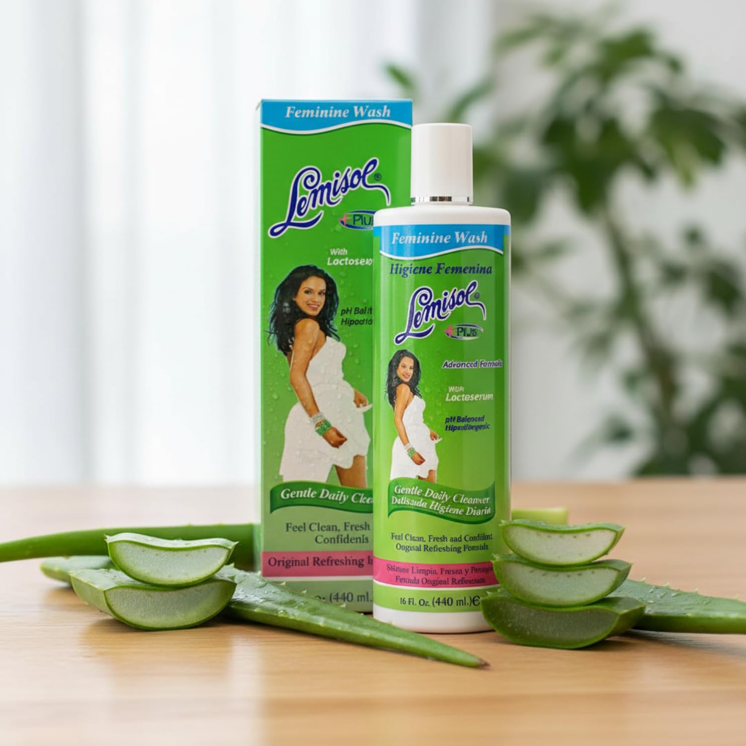 Menthol aloe chamomile Lemisol Plus Feminine Wash container 16 Fl Oz