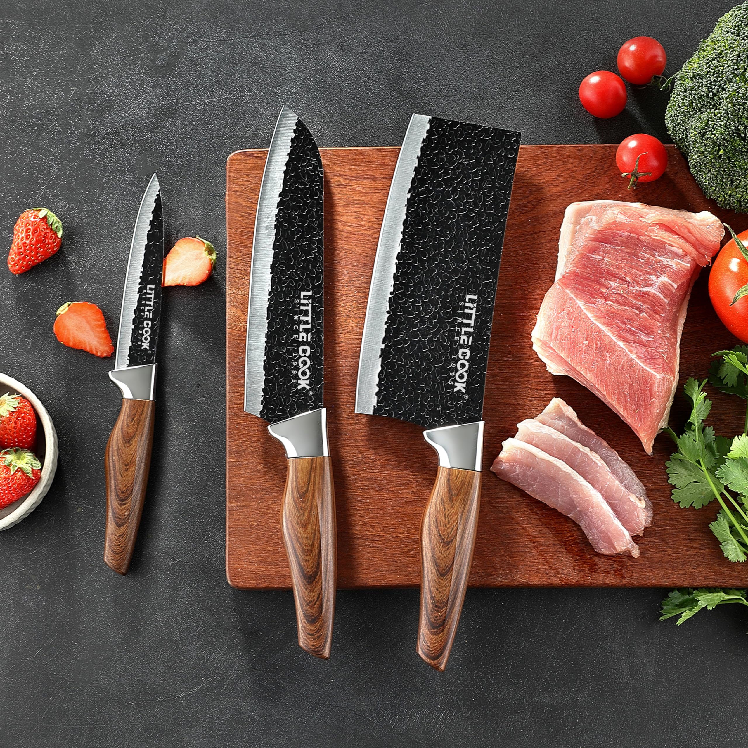 Ergonomic plastic handle on Little Cook knives
