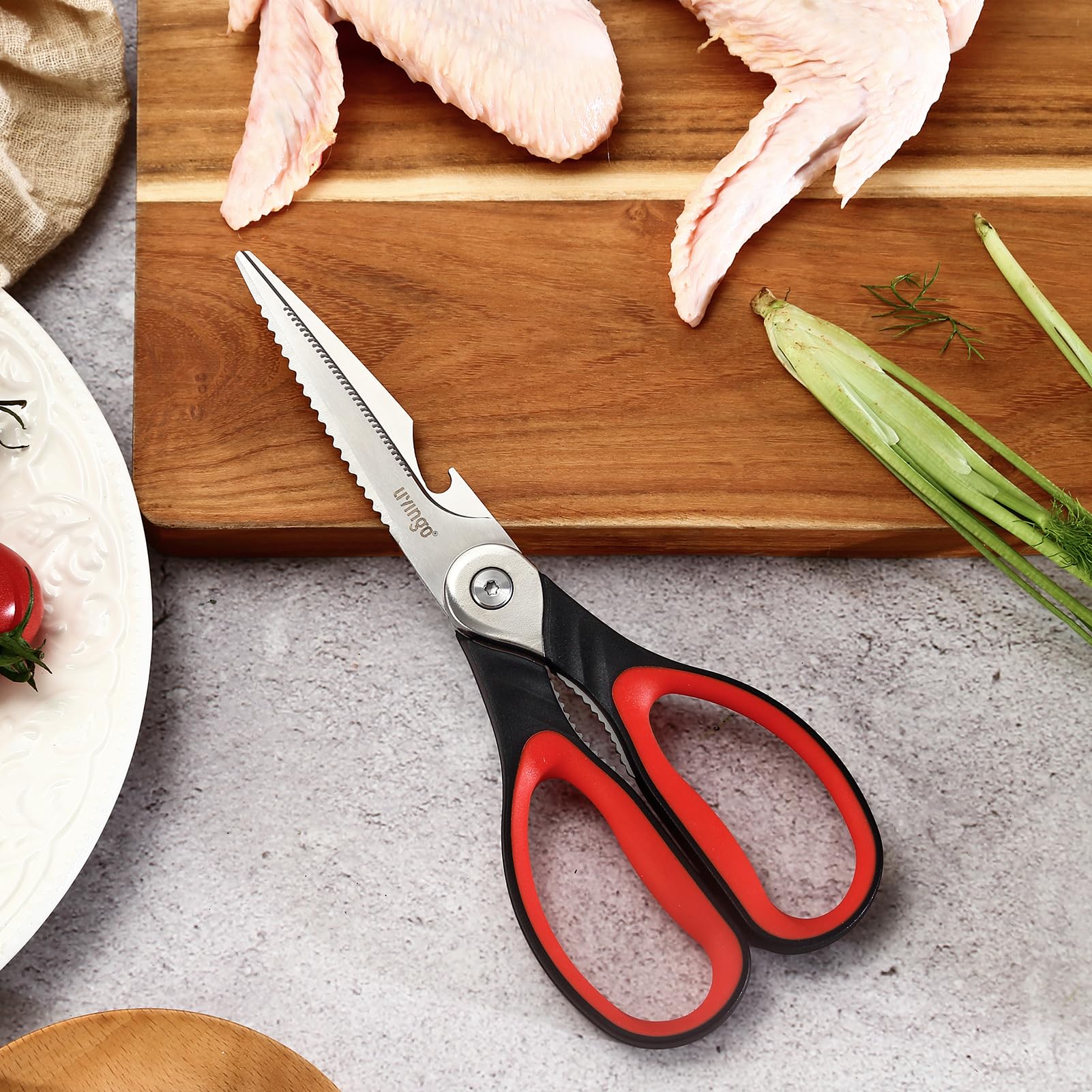 Left and right hand friendly design of LIVINGO kitchen scissors