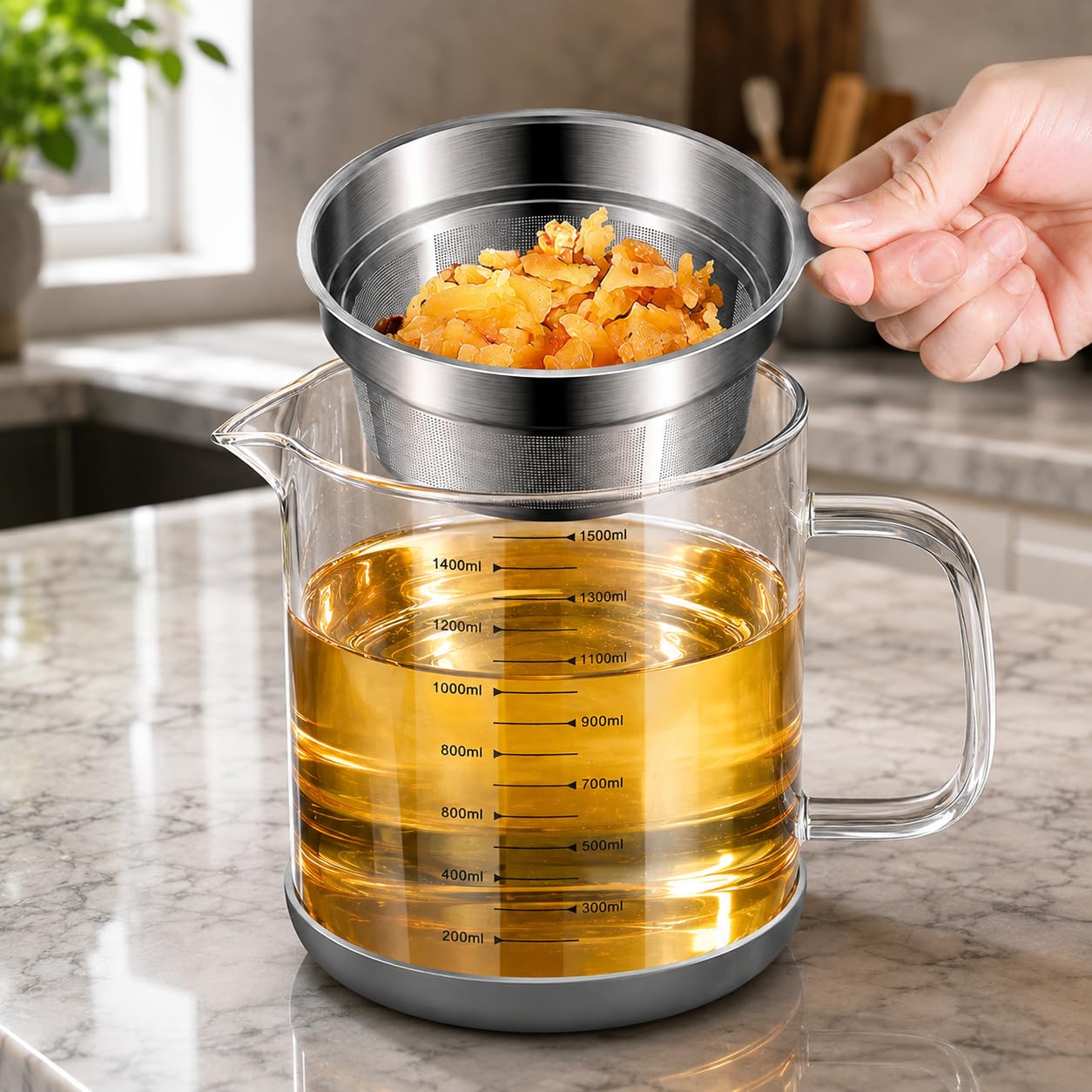 Grease container pour spout and easy grip handle