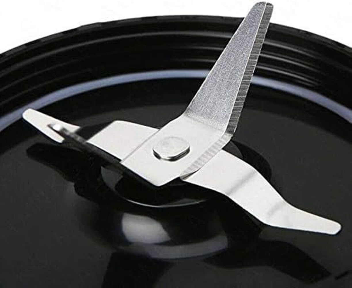 Silicone sealing ring prevents spills during blending