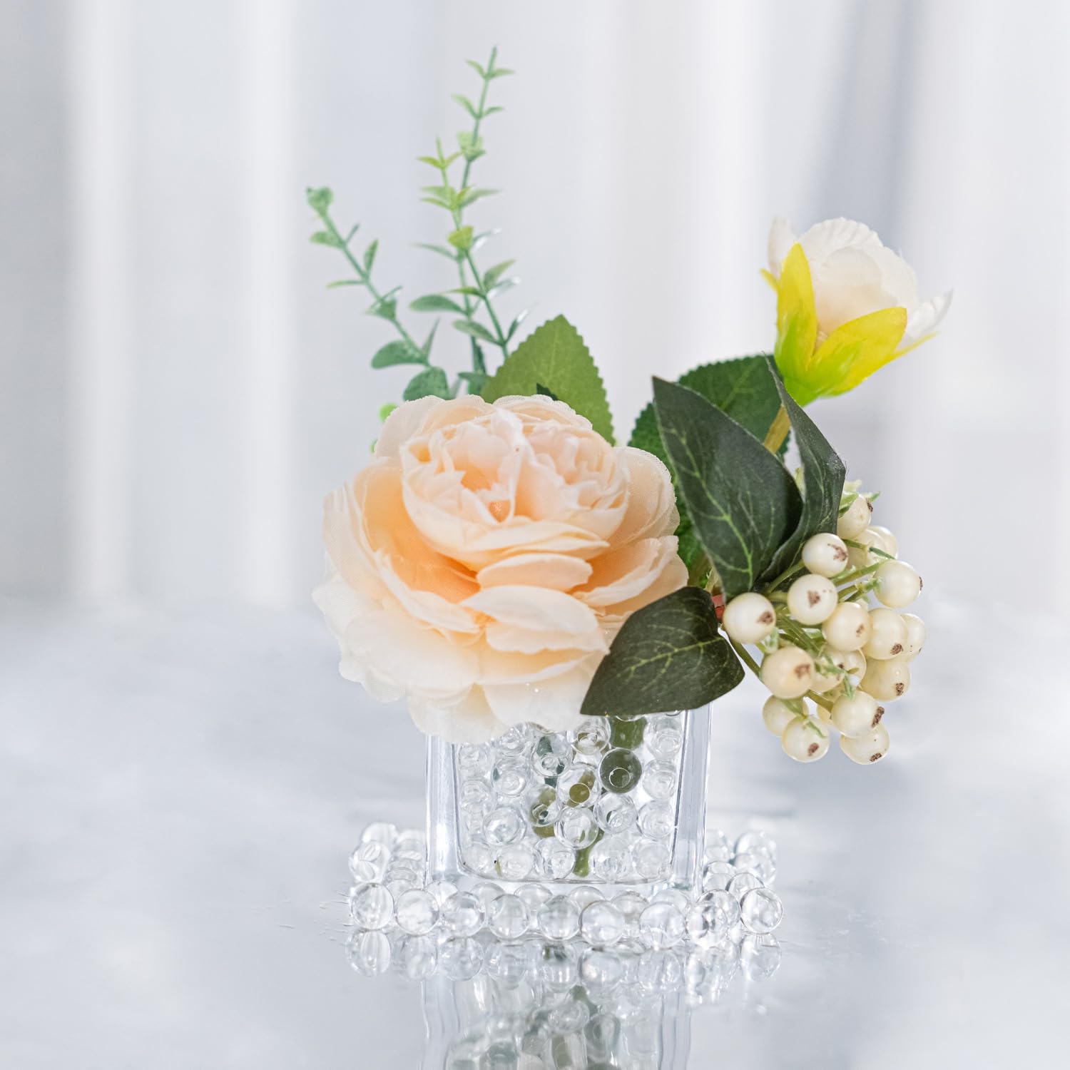 Beads set enough to decorate up to 32 vases