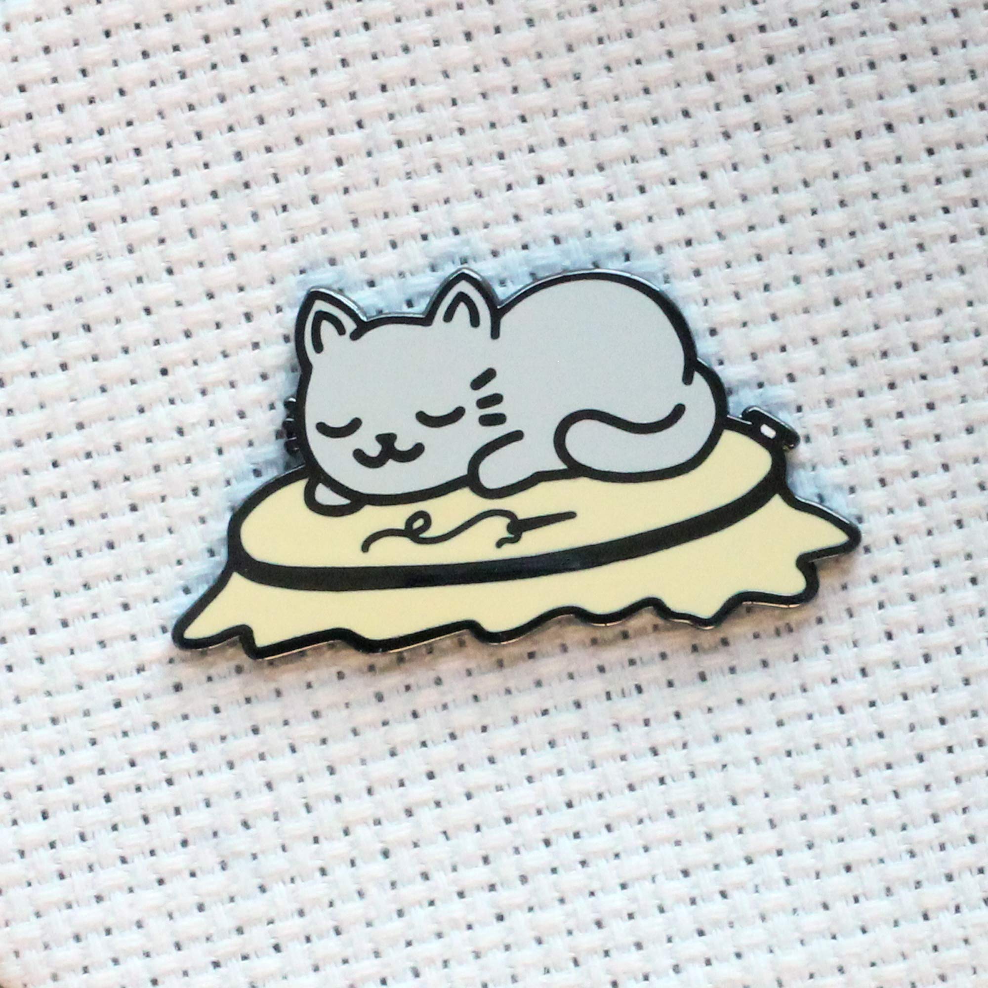 Magnetic needle minder with 15mm round backer for embroidery hoop