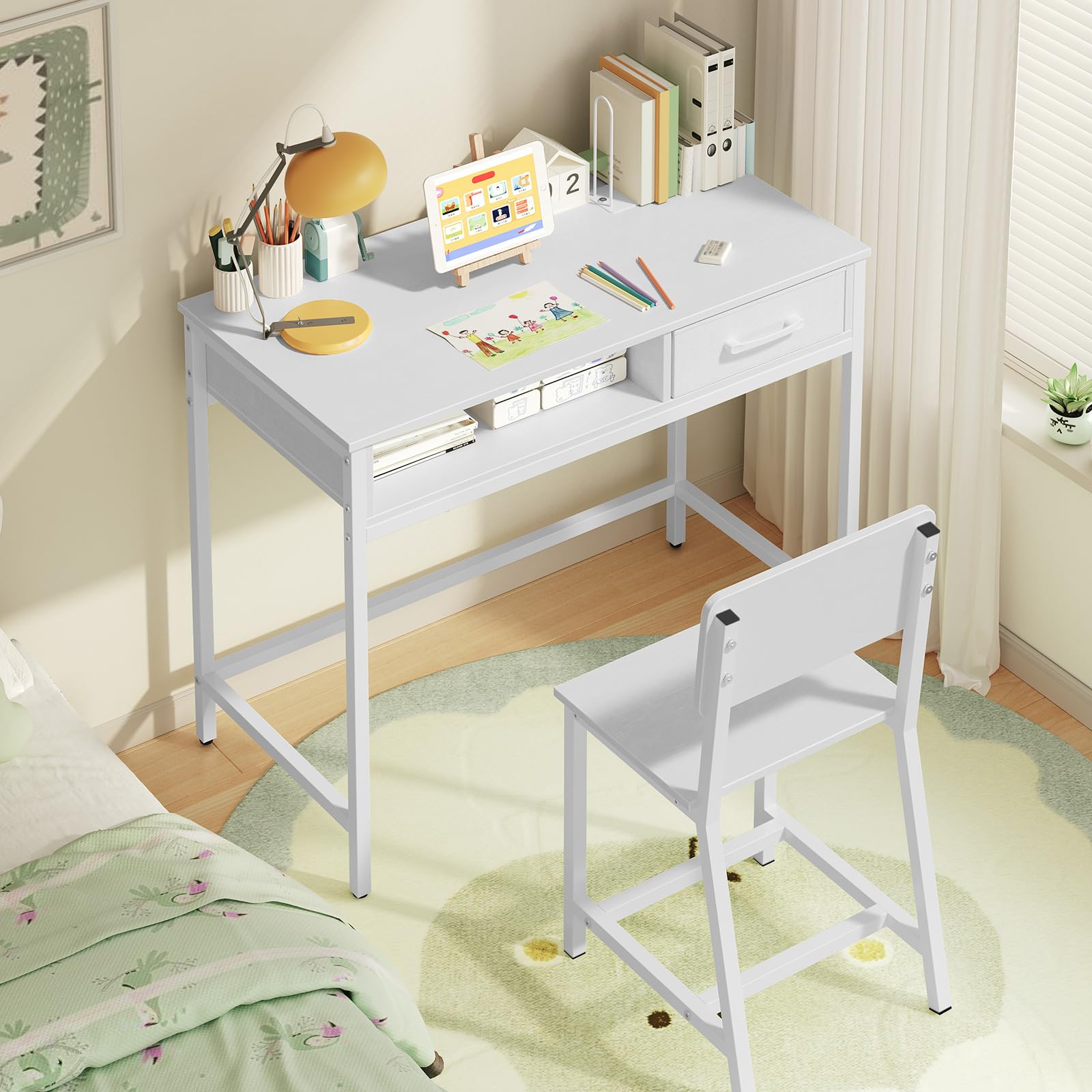Smooth wipe-clean desk surface for easy maintenance
