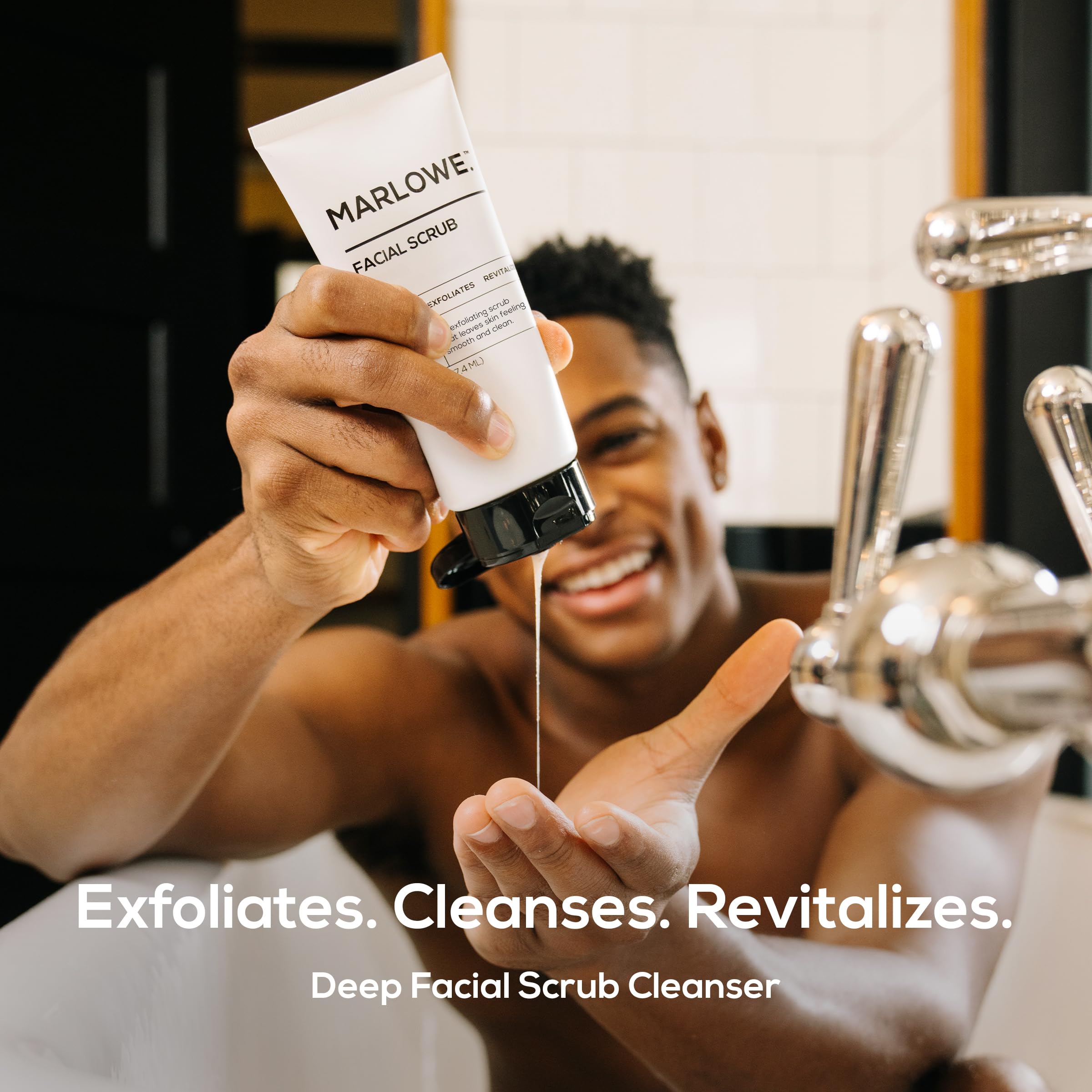 Gentle exfoliating formula with Apricot Seed Powder and Pumice