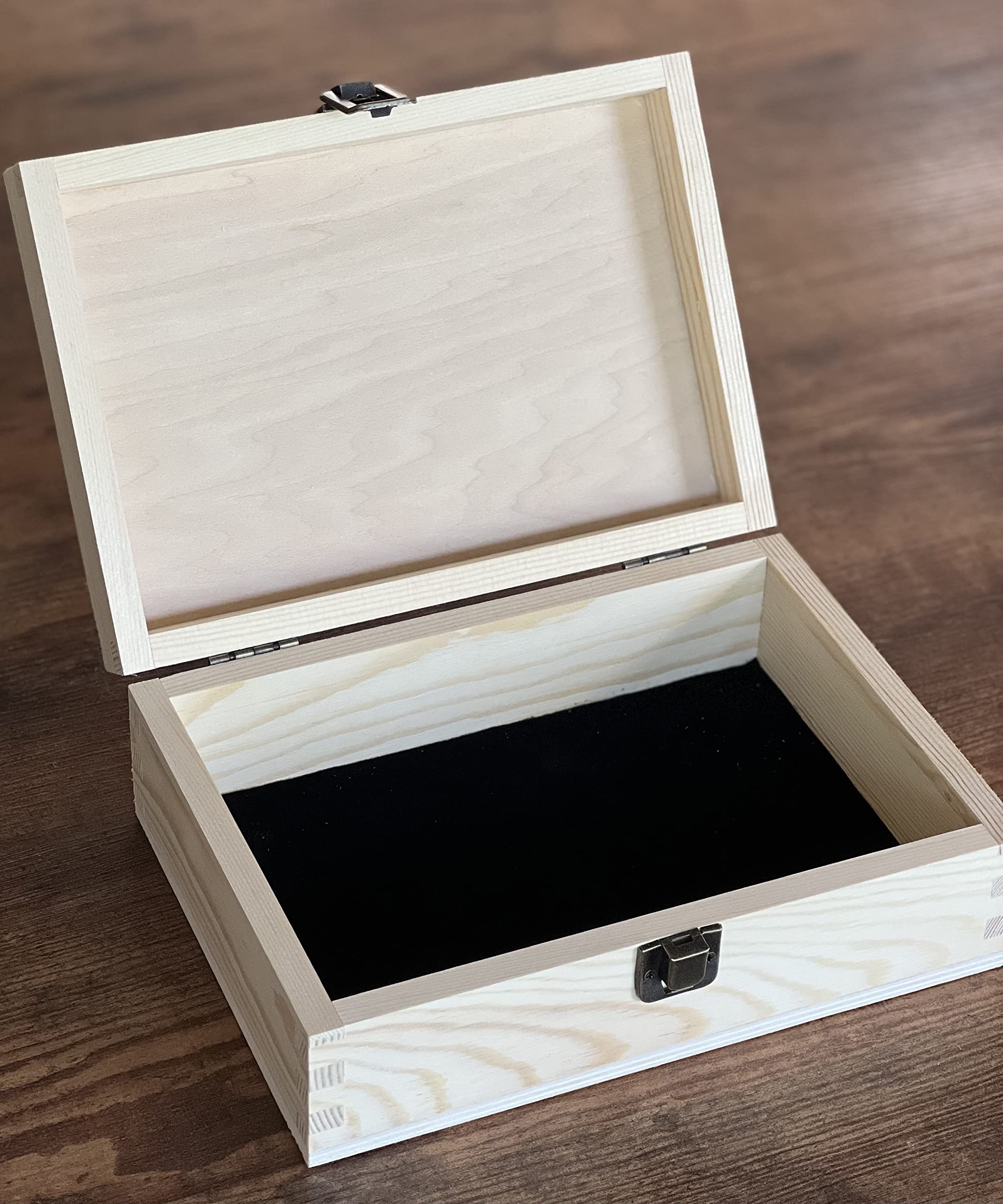 Interior lined in black suede for protecting photos and mementos