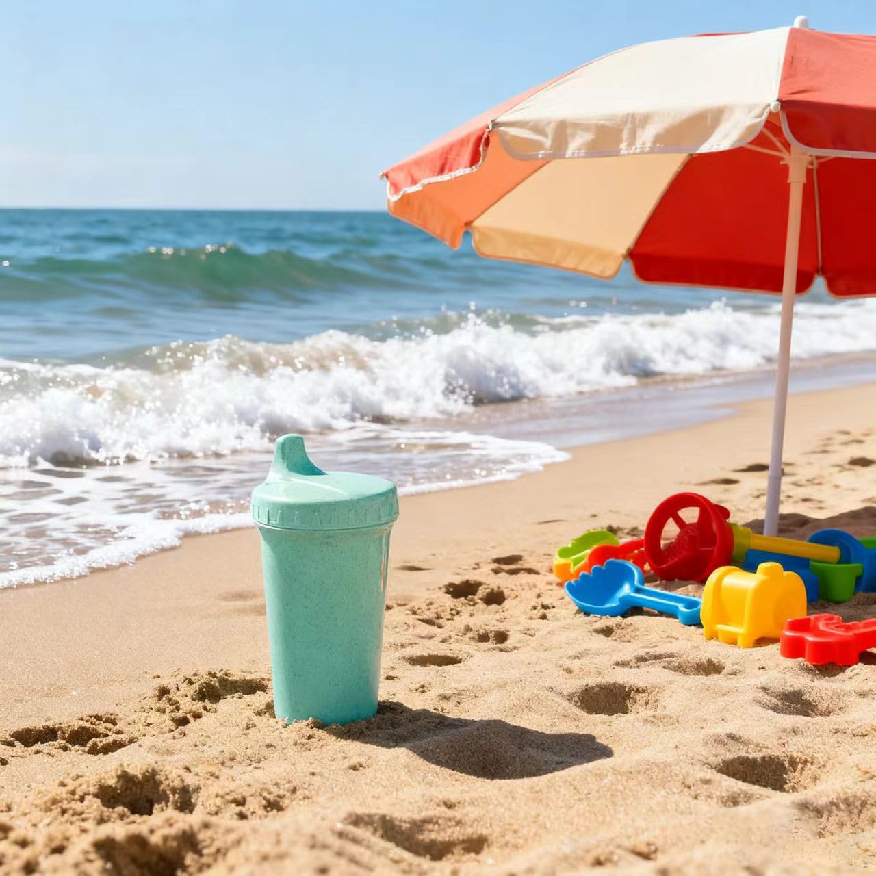 Toddlers using Meolibour sippy cups during meals