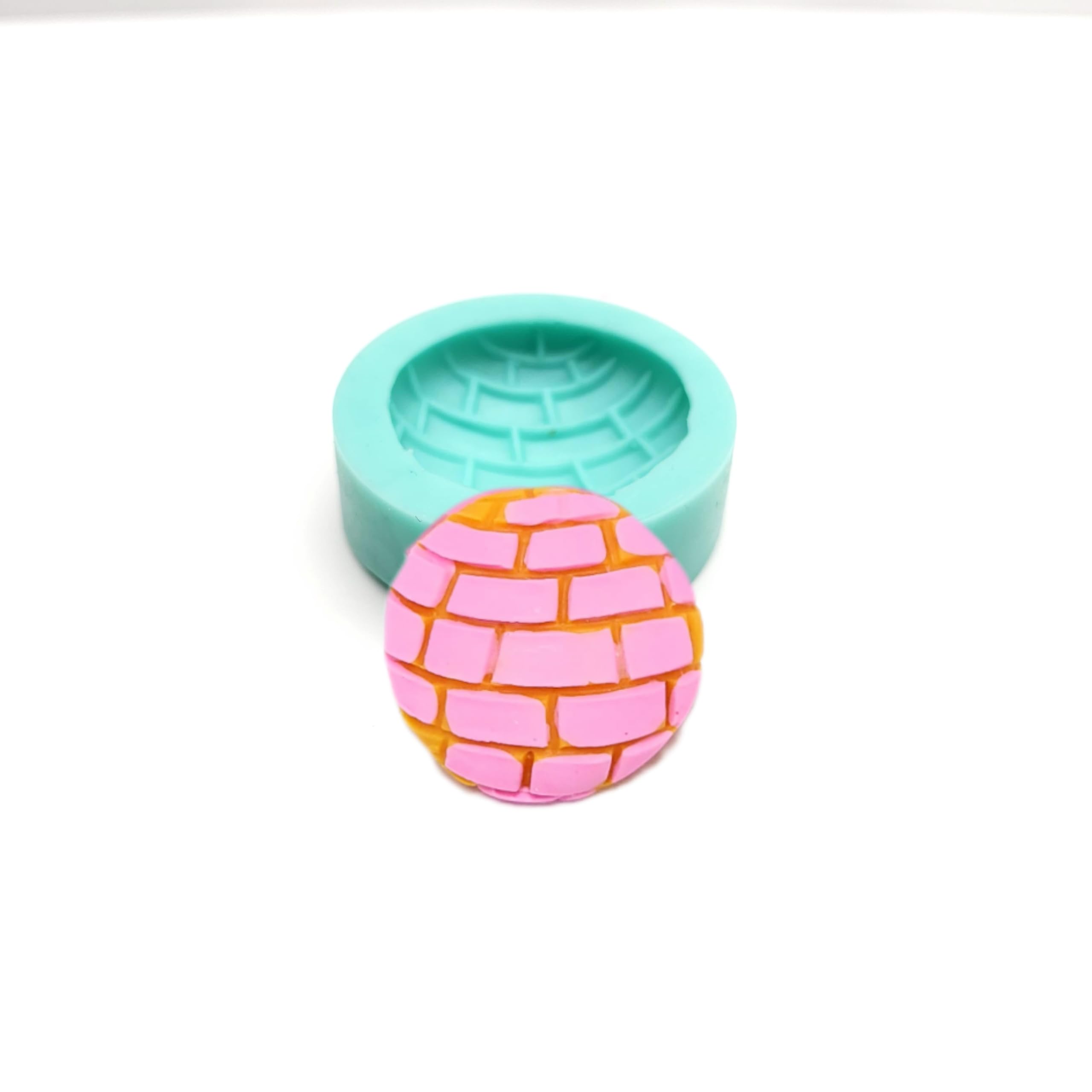 Color variation may occur with Natucraft set of 2 concha molds