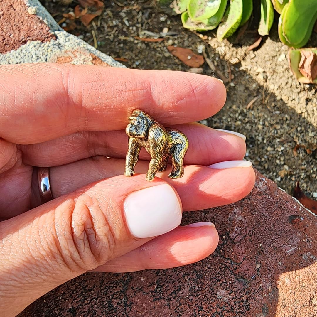 Wildlife brass figurine suitable for collectors