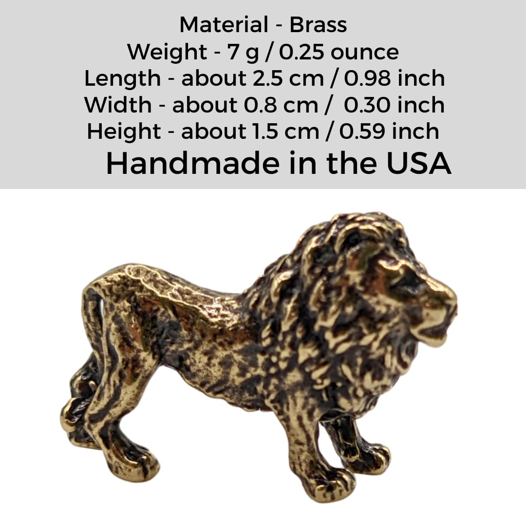 Detail shot of lion posture on compact statue
