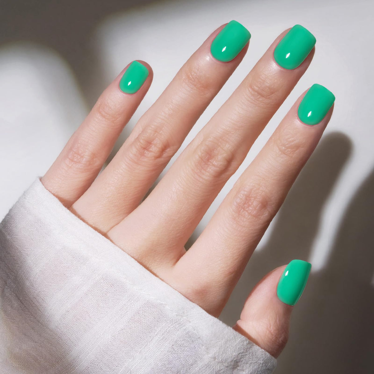 Modelones extra short press on nails vivid green squoval set
