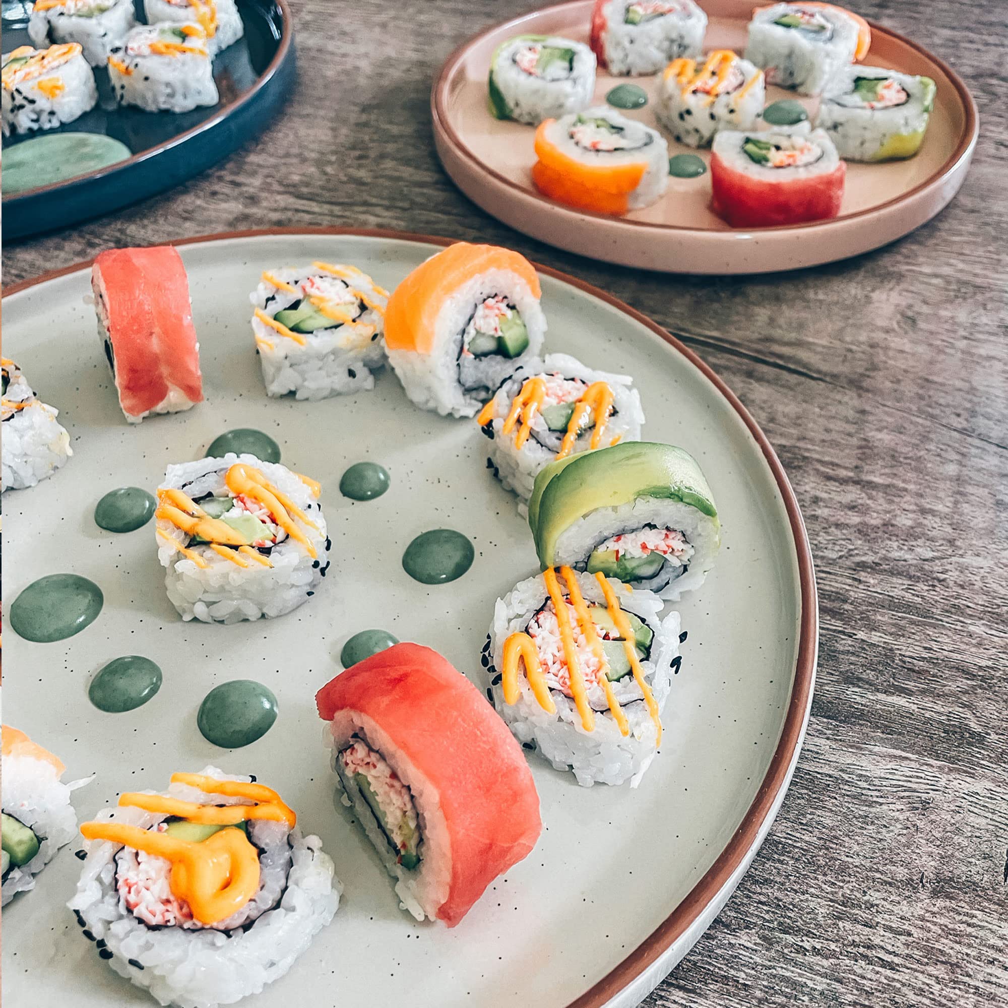 Lead-free glaze on Mora plates color varies with lighting