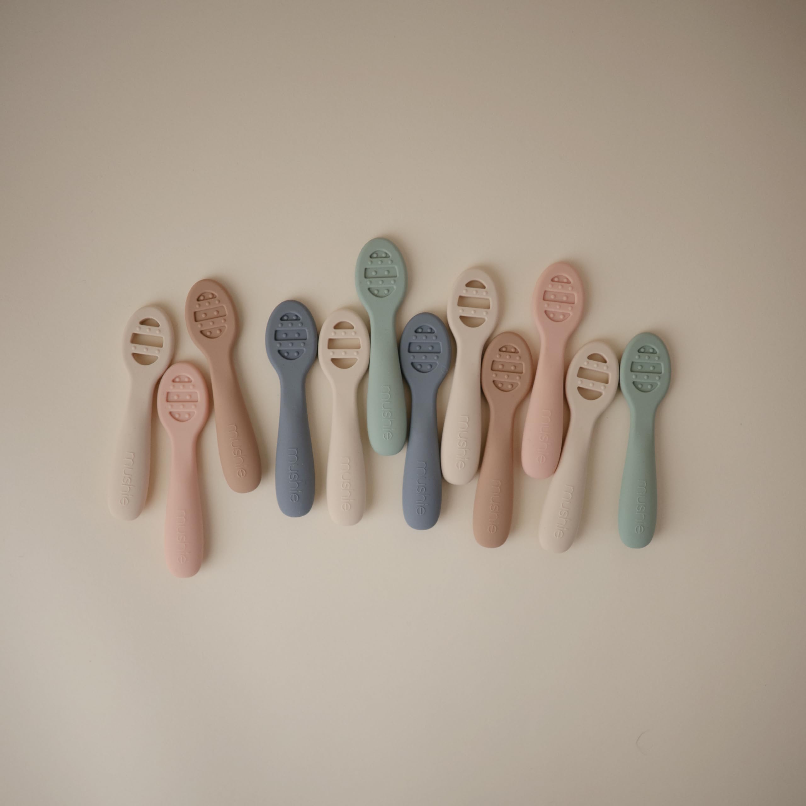 Stage 1 spoon solid surface for thin purees Mushie