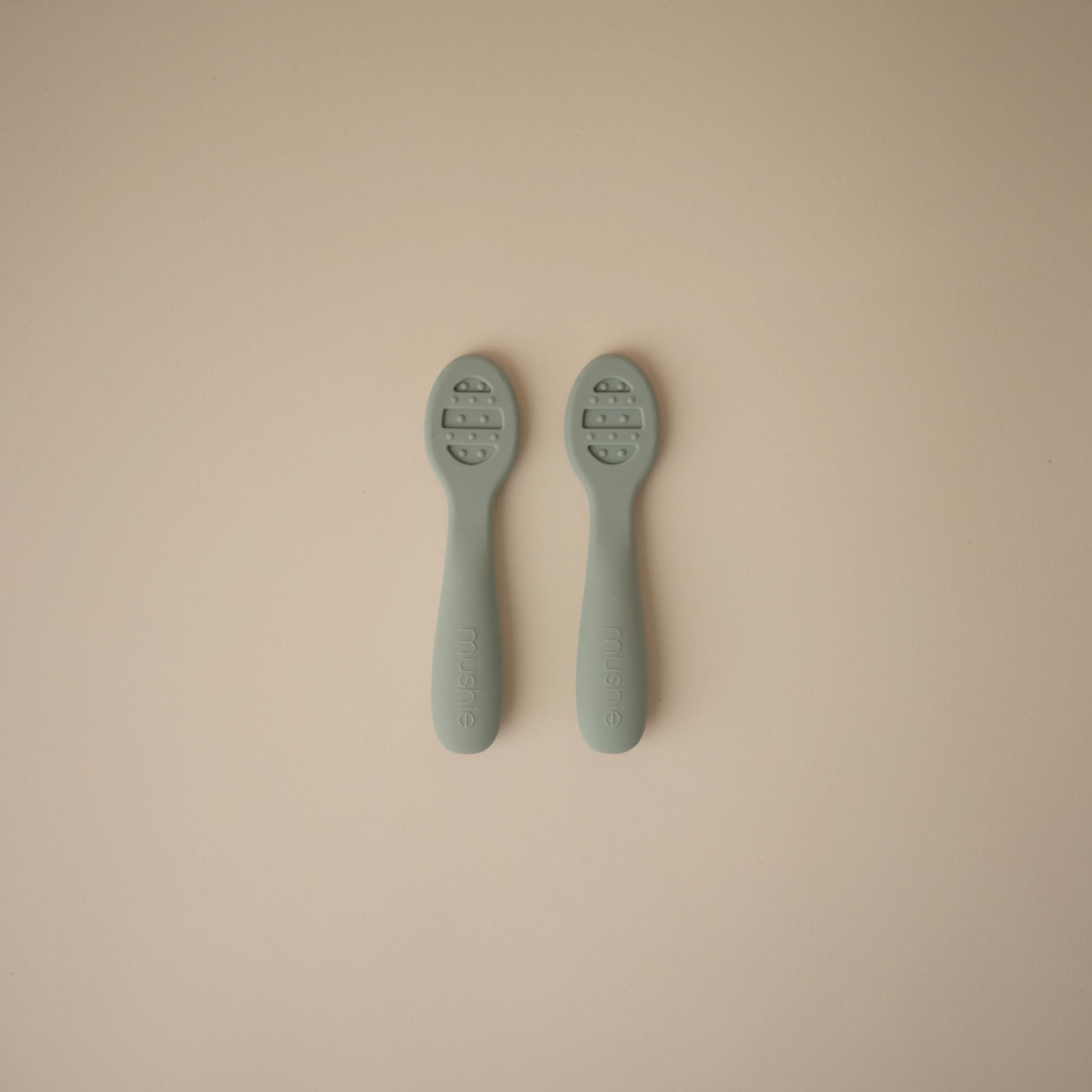 Mushie spoons Shifting Sand color detail for babies