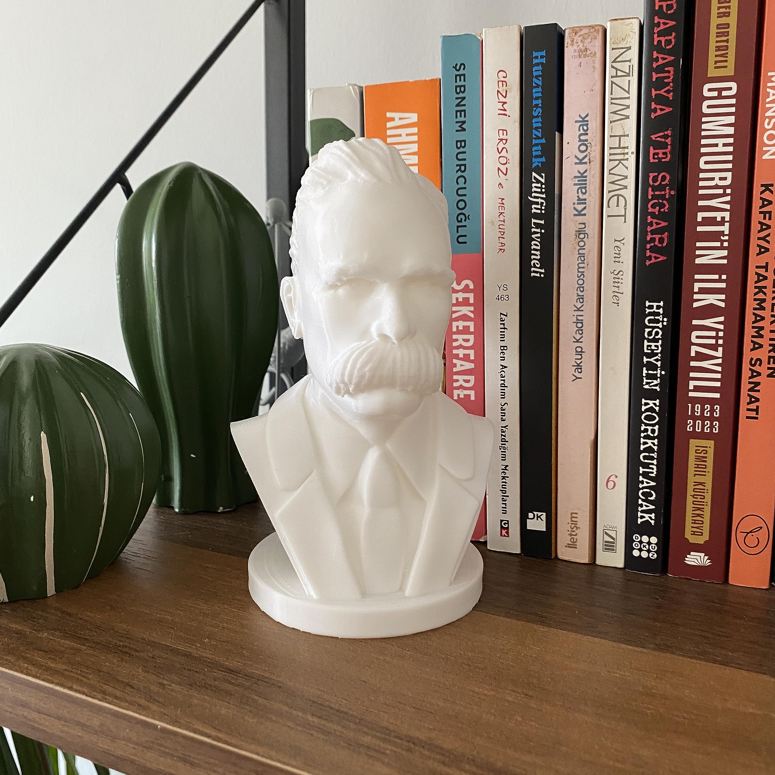 Nietzsche bust decorative sculpture for bookshelves