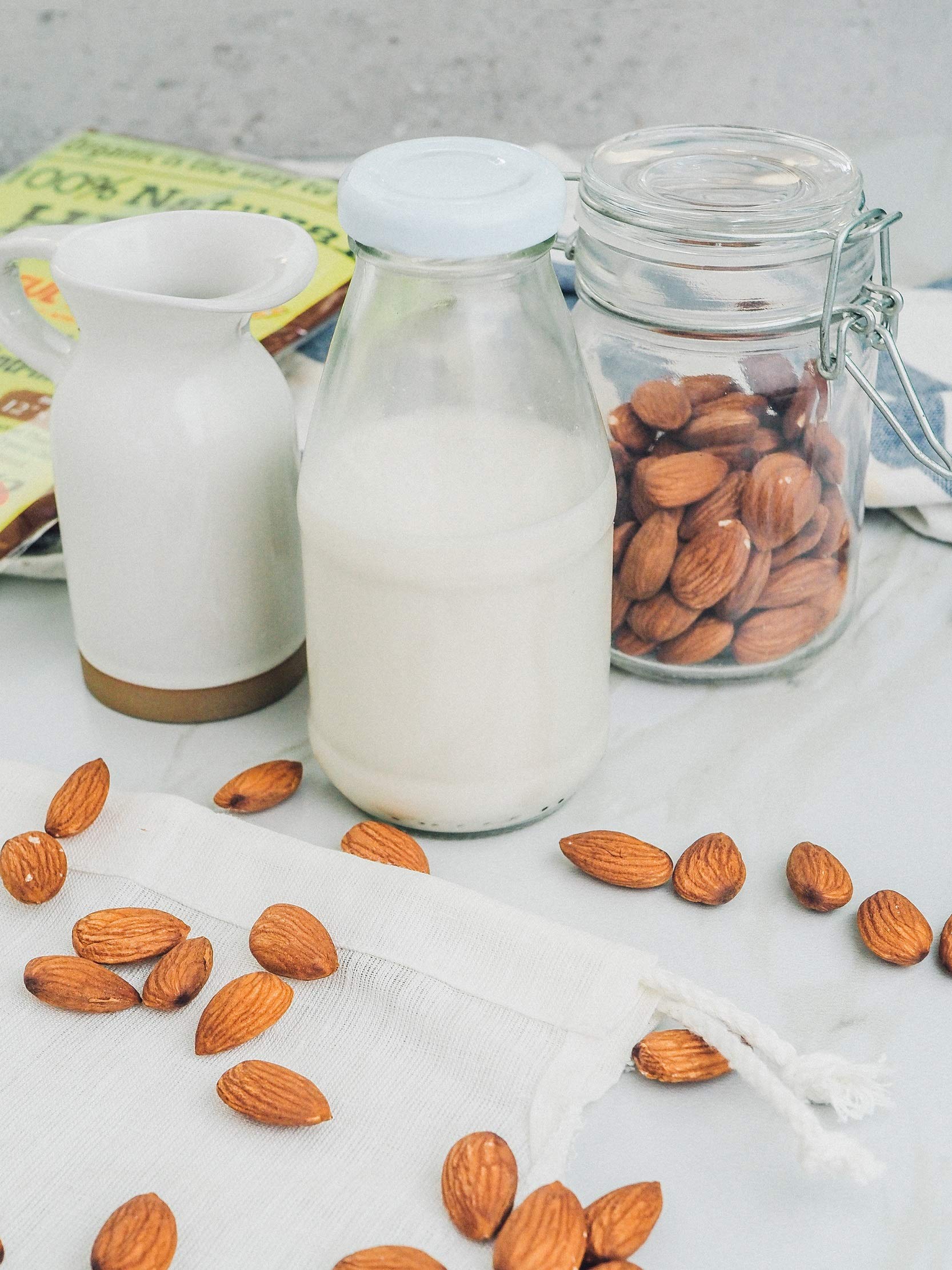 Large mesh nut milk bag fits jars and blenders