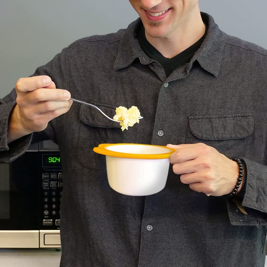 Yolk separator built into the egg cooker