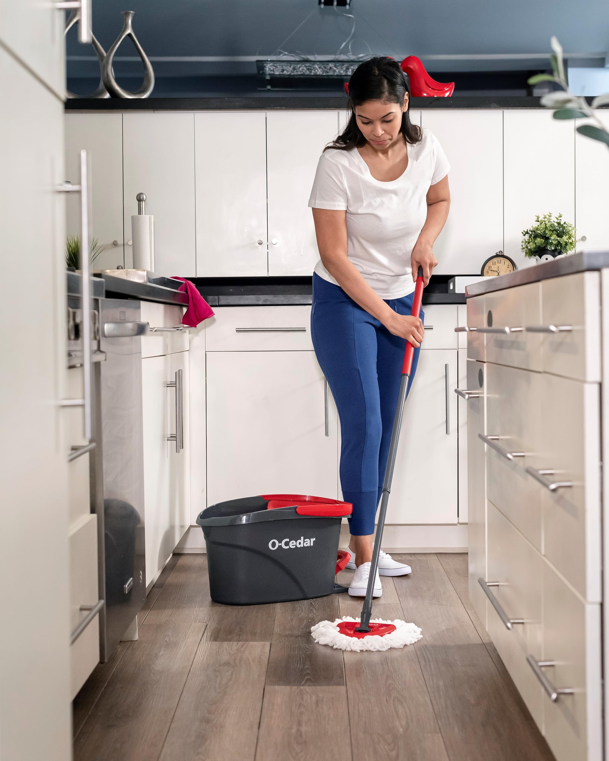 telescopic handle extends to 51 inches