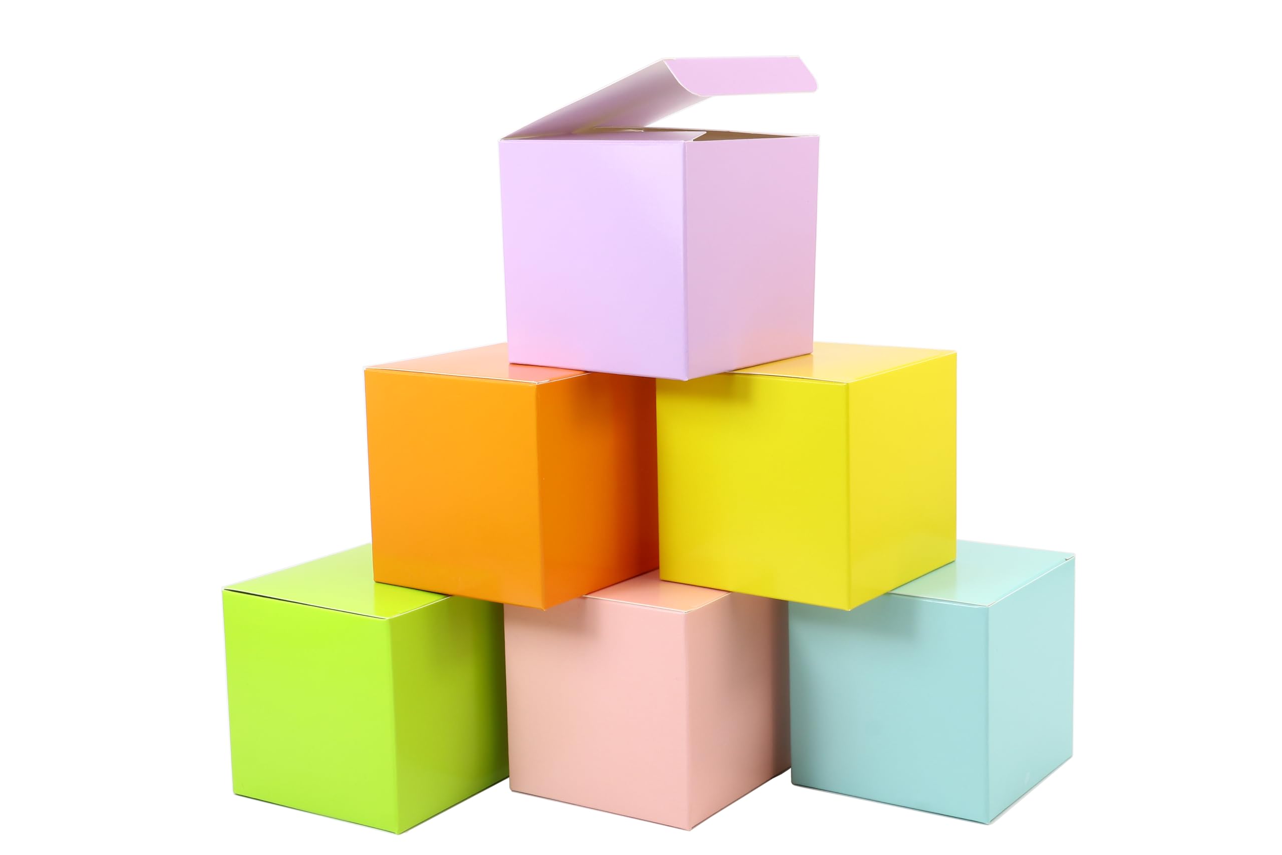 Flat folded gift boxes with reinforced bottom