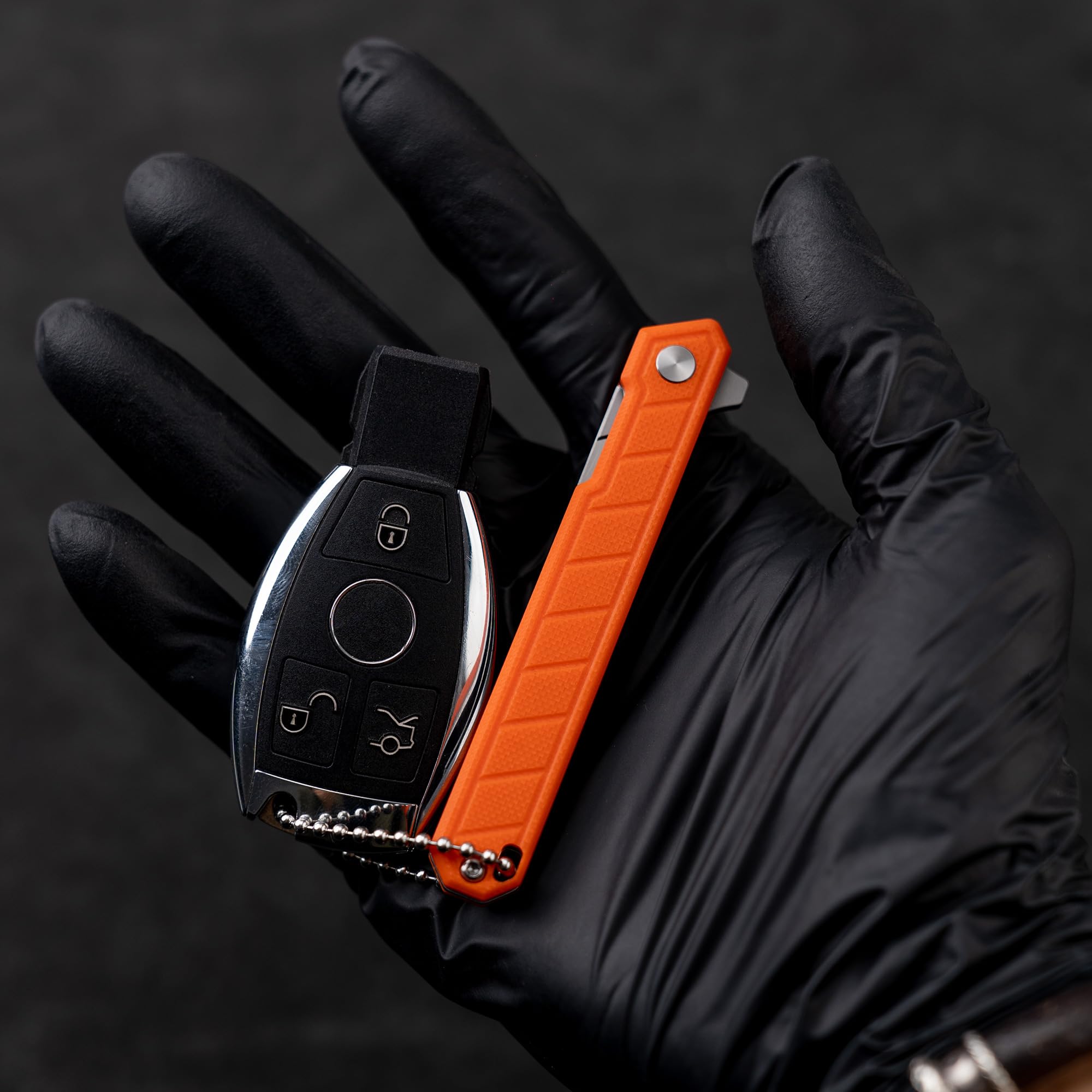 Lightweight 1.37 oz folding scalpel
