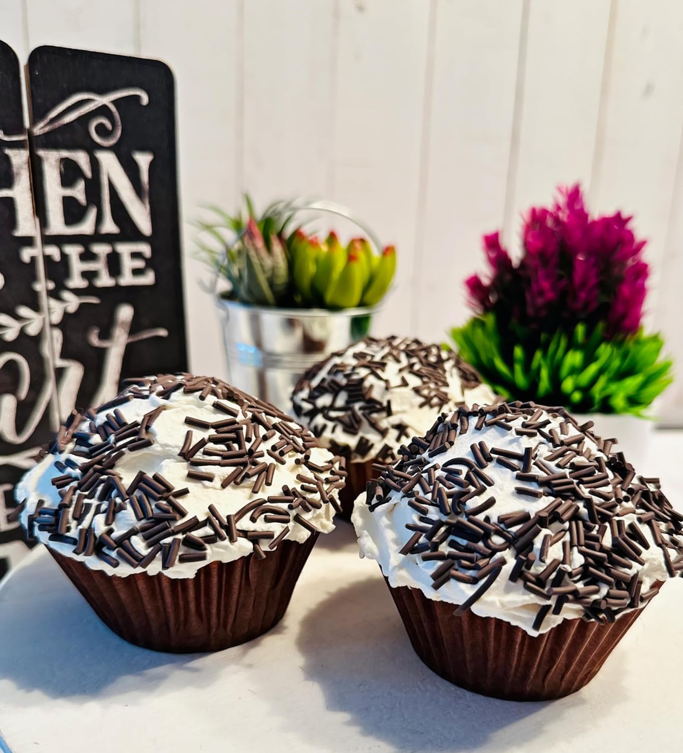 Display cupcake fits on cake stand