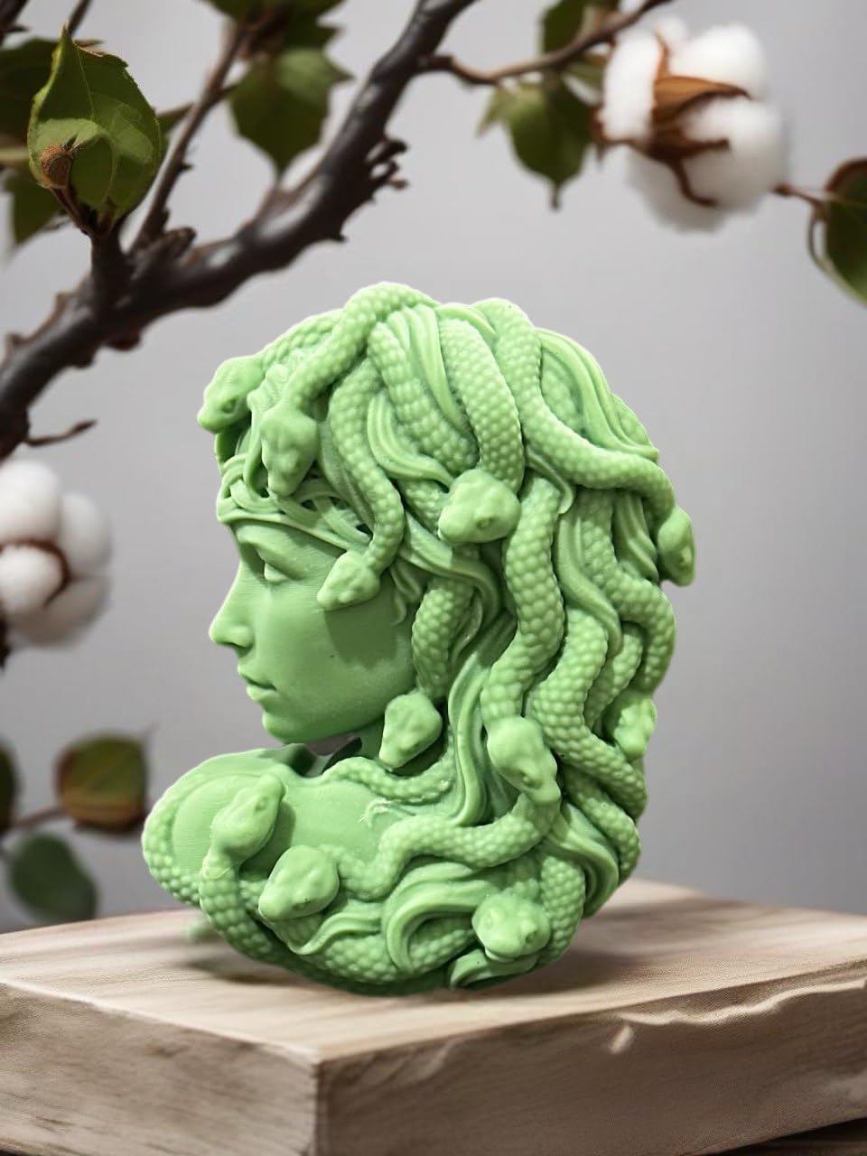one_pound_medusa_candle