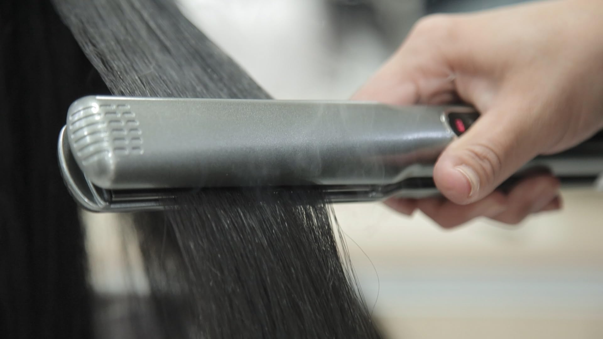 Original Nano Titanium Technology straightener heating