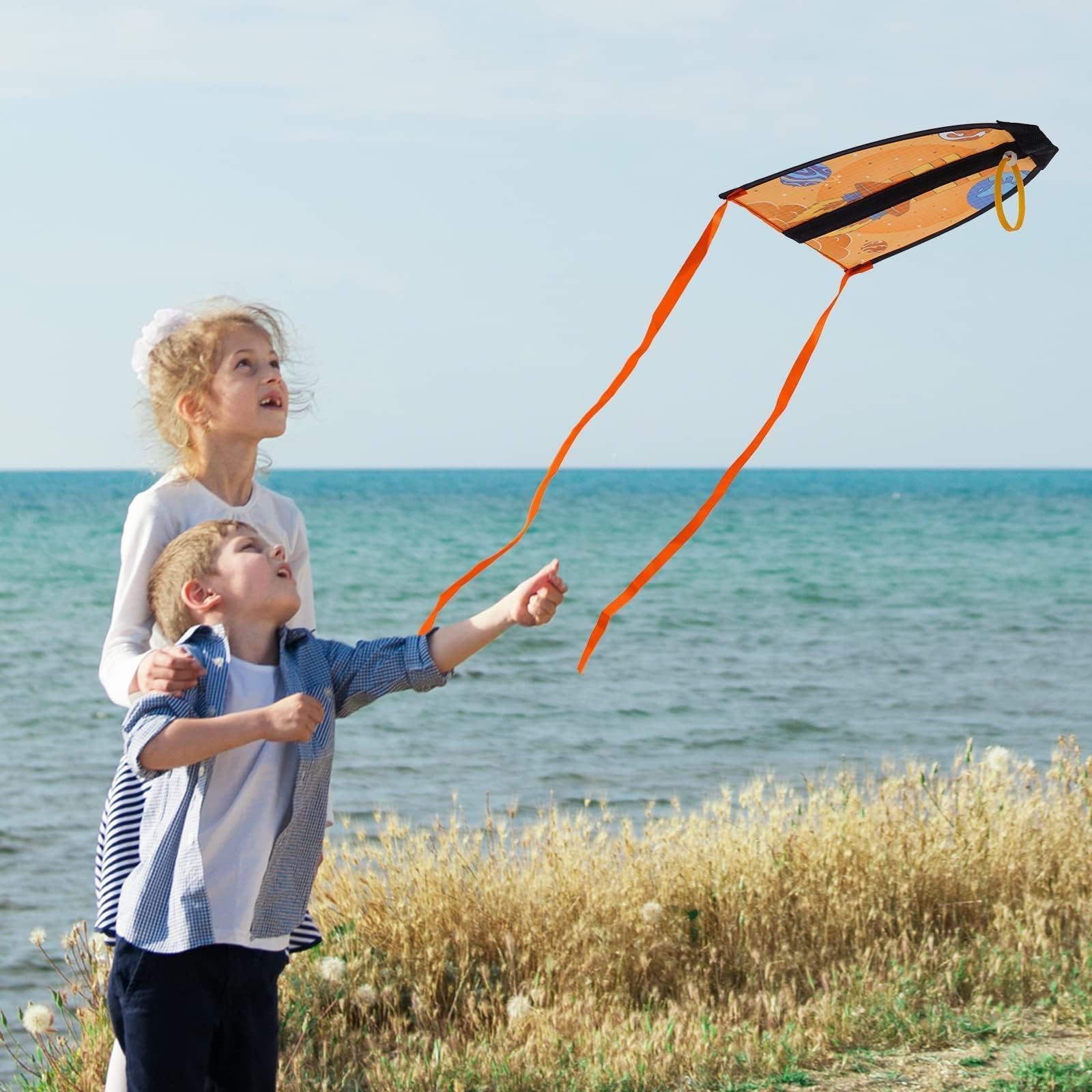 Three piece thumb kite set ready to play without assembly