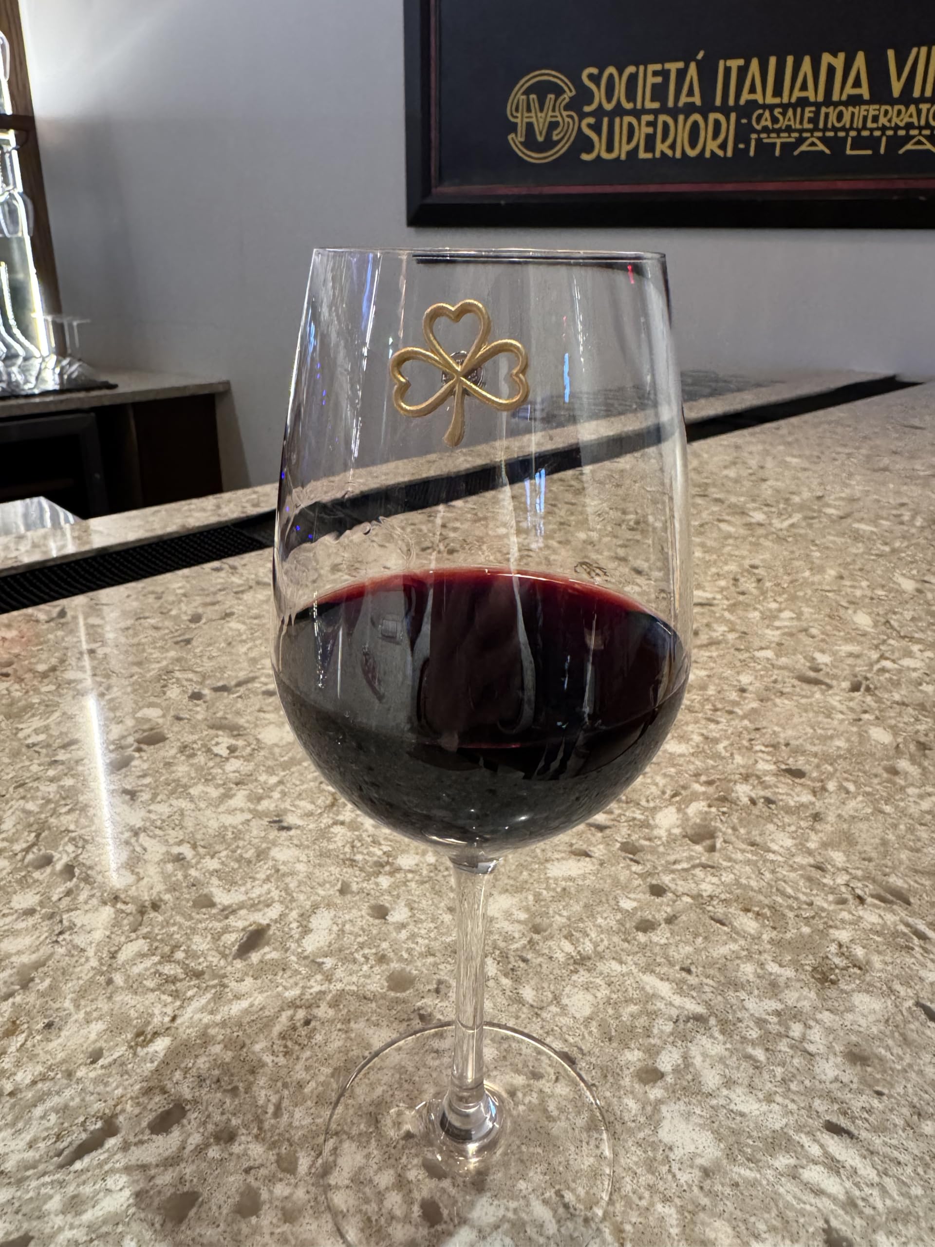 Suitable for beer pints and wine glasses with magnetic markers