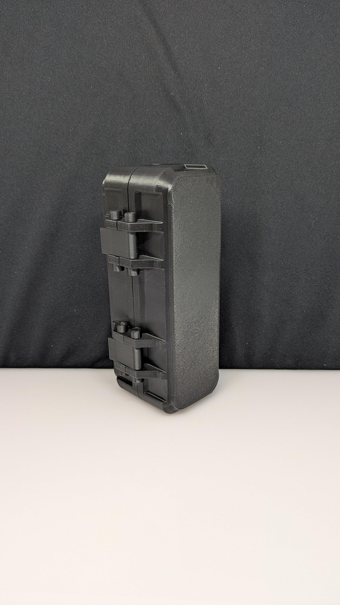 PETG plastic Puffco Pivot case material detail