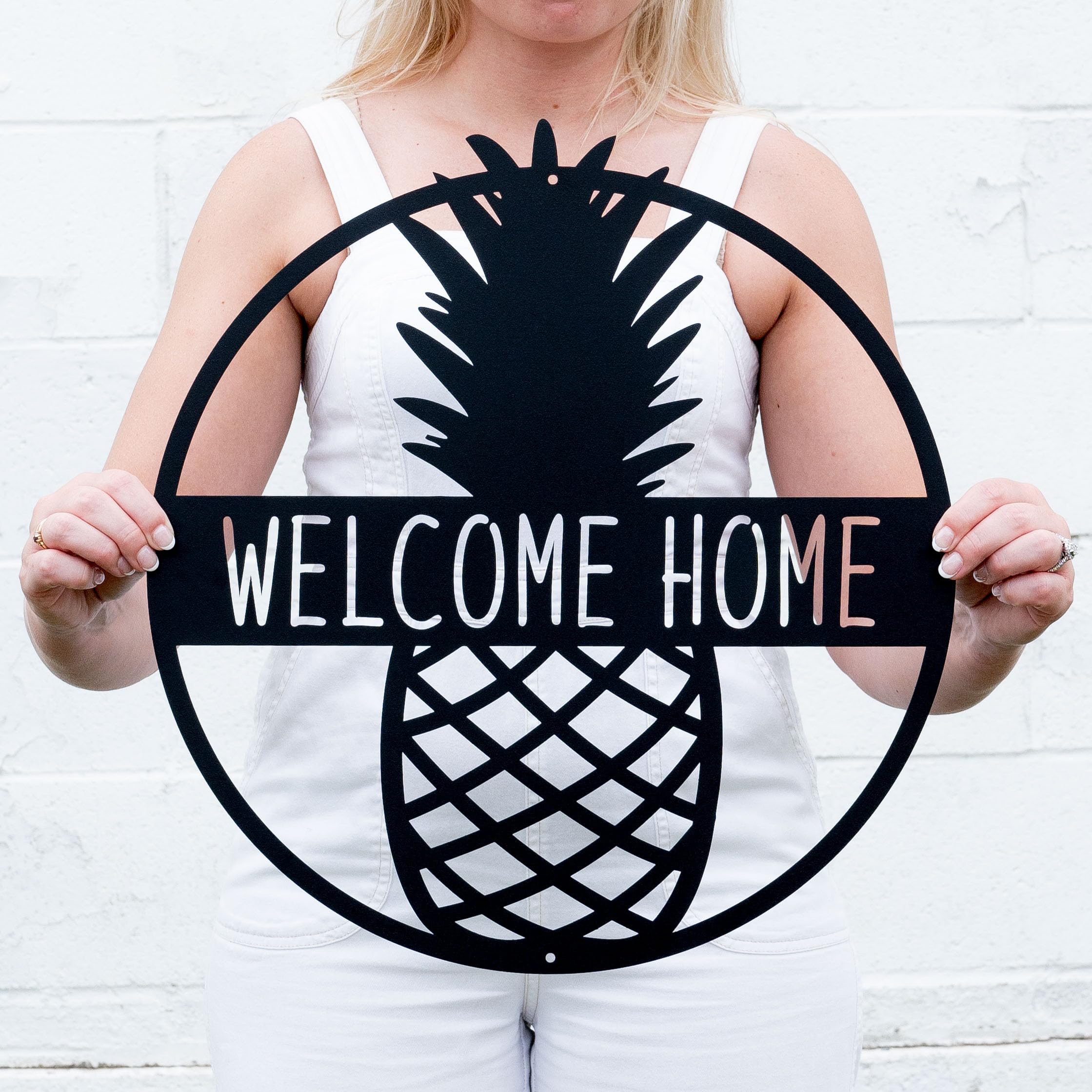 Pineapple wall decor metal sign in coastal style